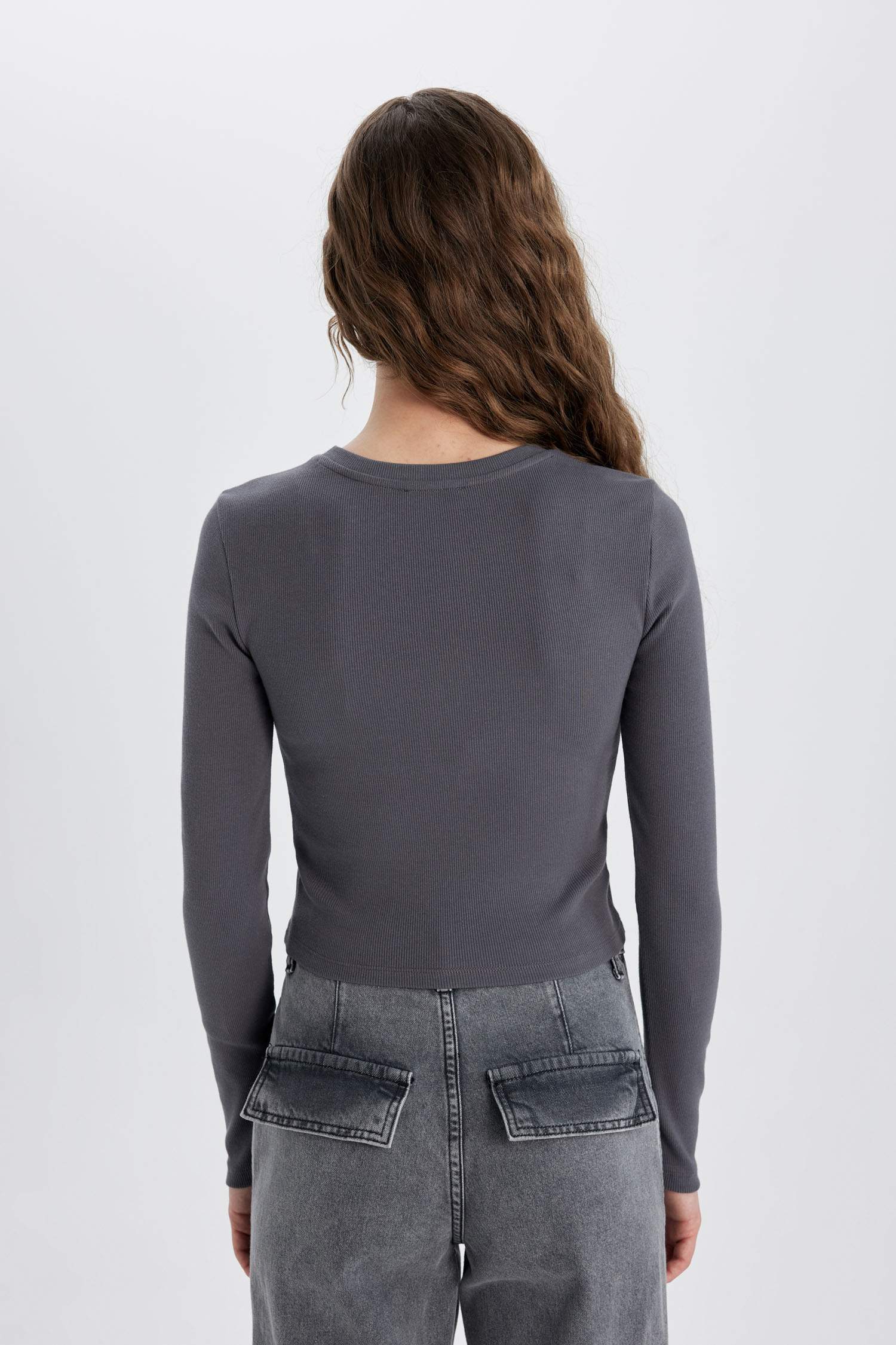 تيشيرت كم طويل سليم فيت مضلع برقبة مستديرة