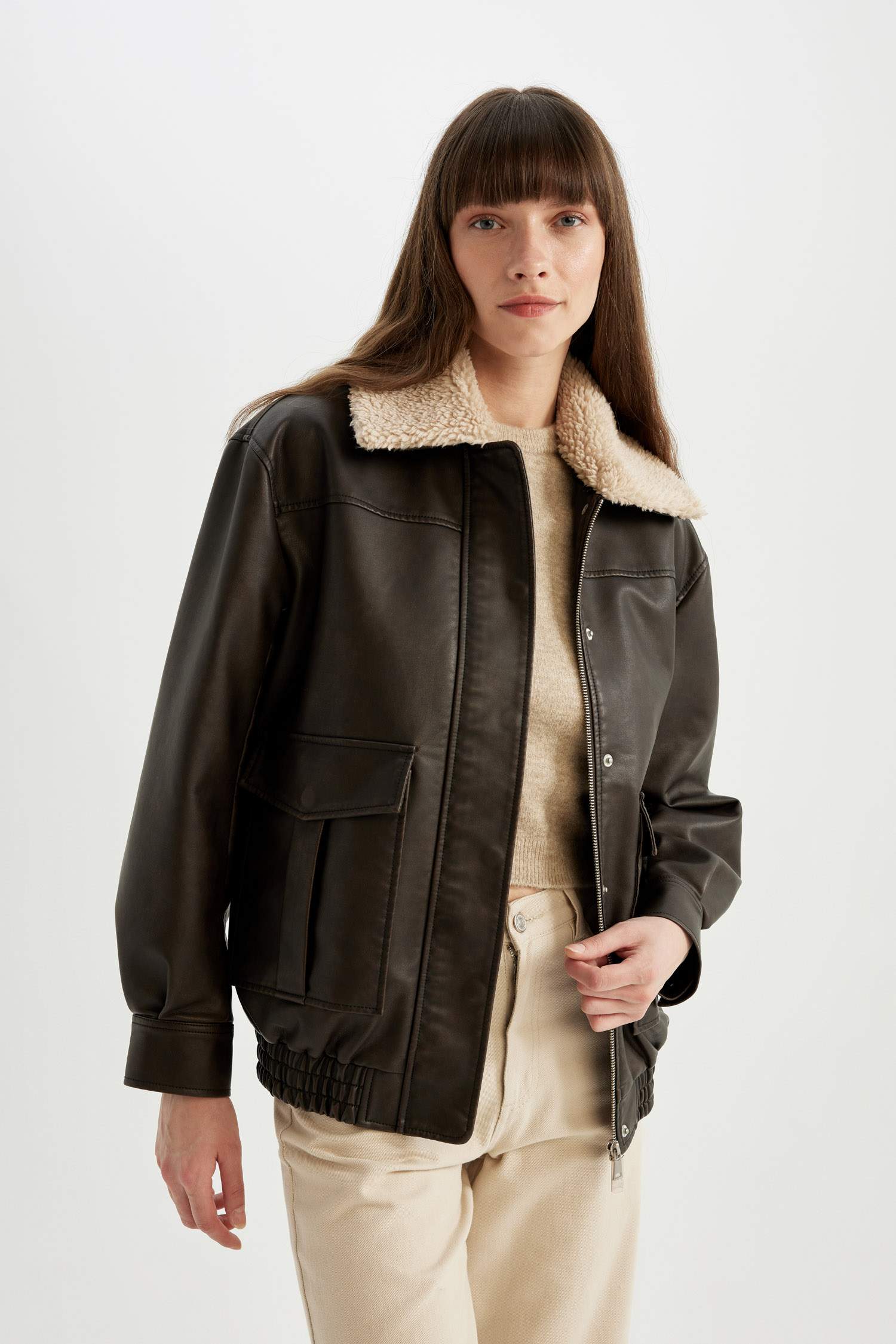 Regular Kalıp Suni Deri Ceket Mont Suni Kürklü Yaka Fermuarlı Çıtçıtlı Cepli