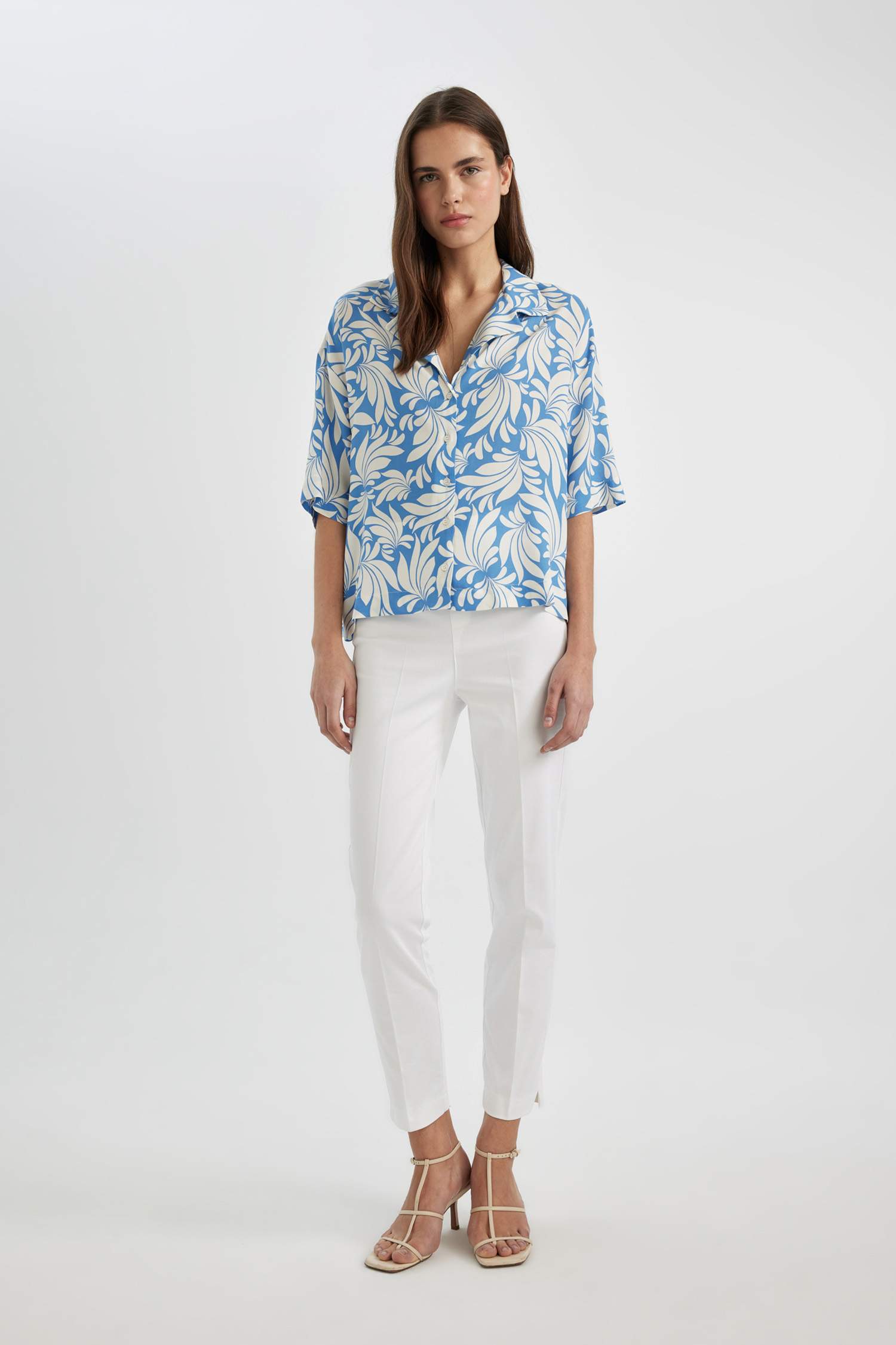 قميص نص ردن وقصة عادية