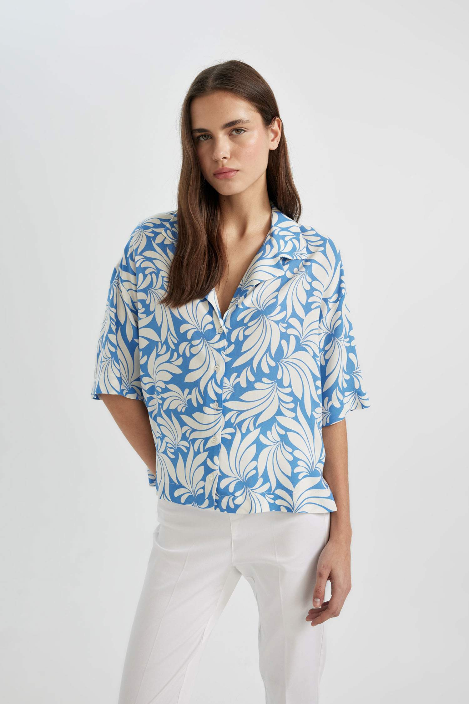 قميص نص ردن وقصة عادية