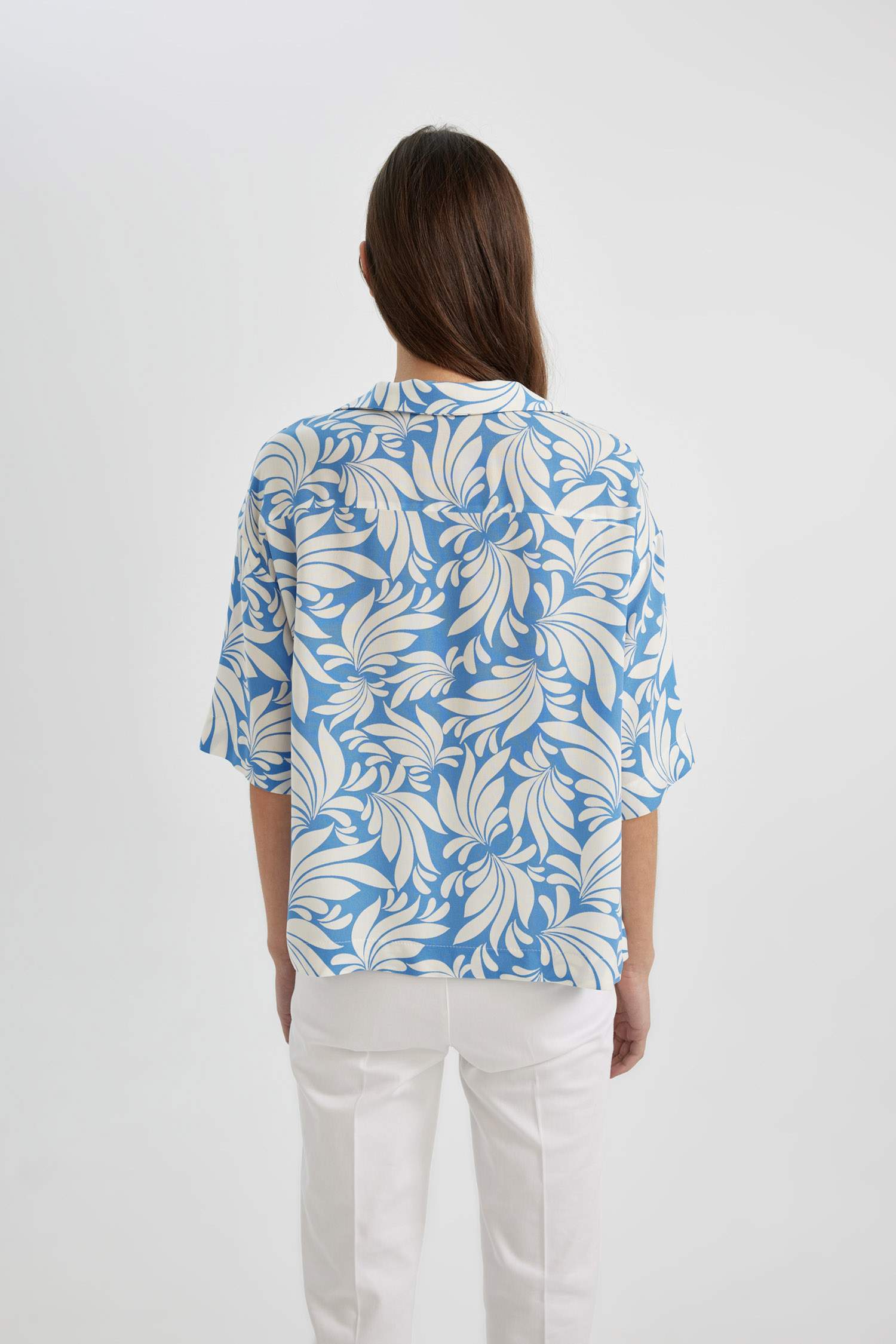 قميص نص ردن وقصة عادية