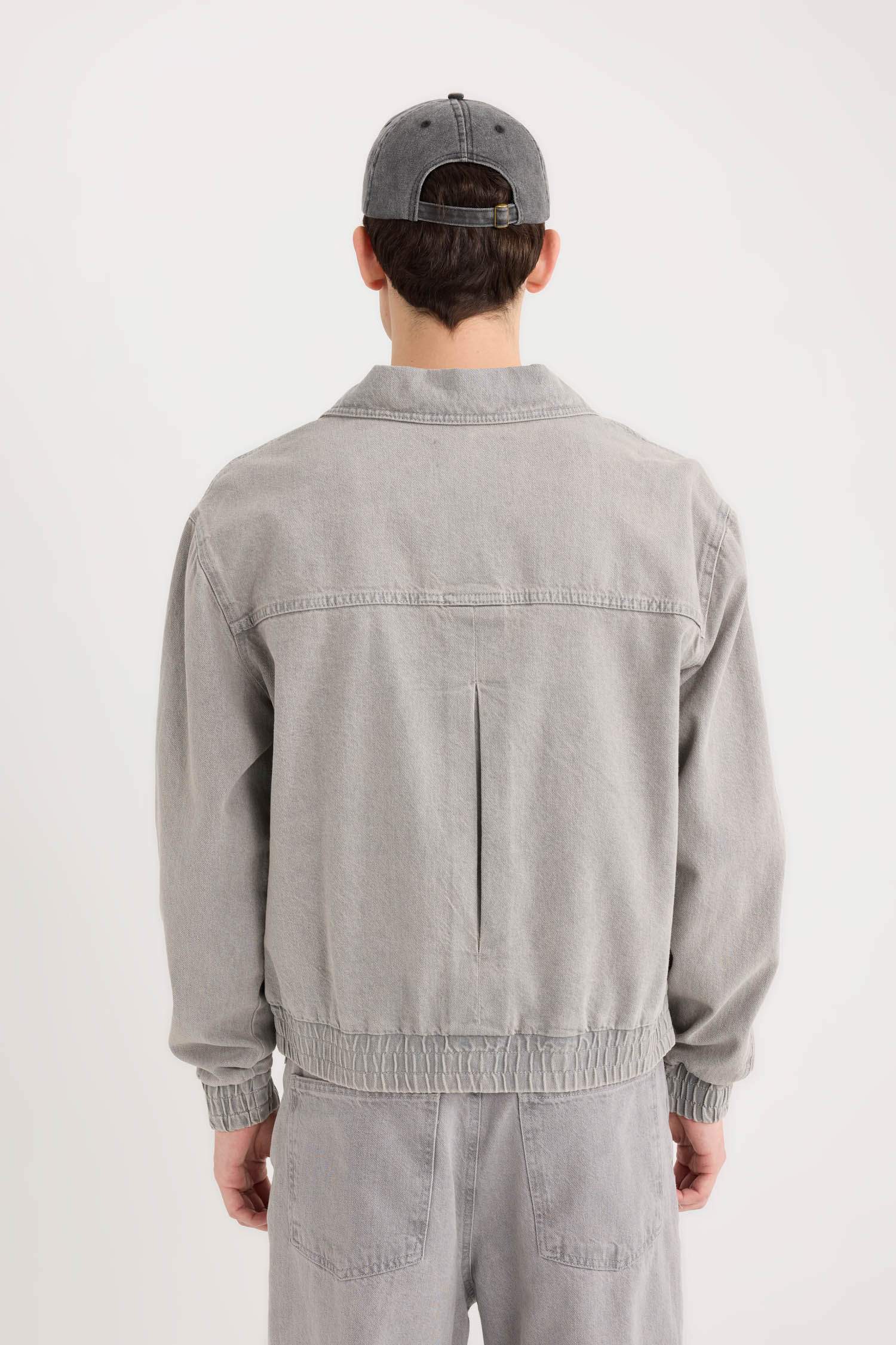 جاكيت جينز قصة مريحة بسوسته