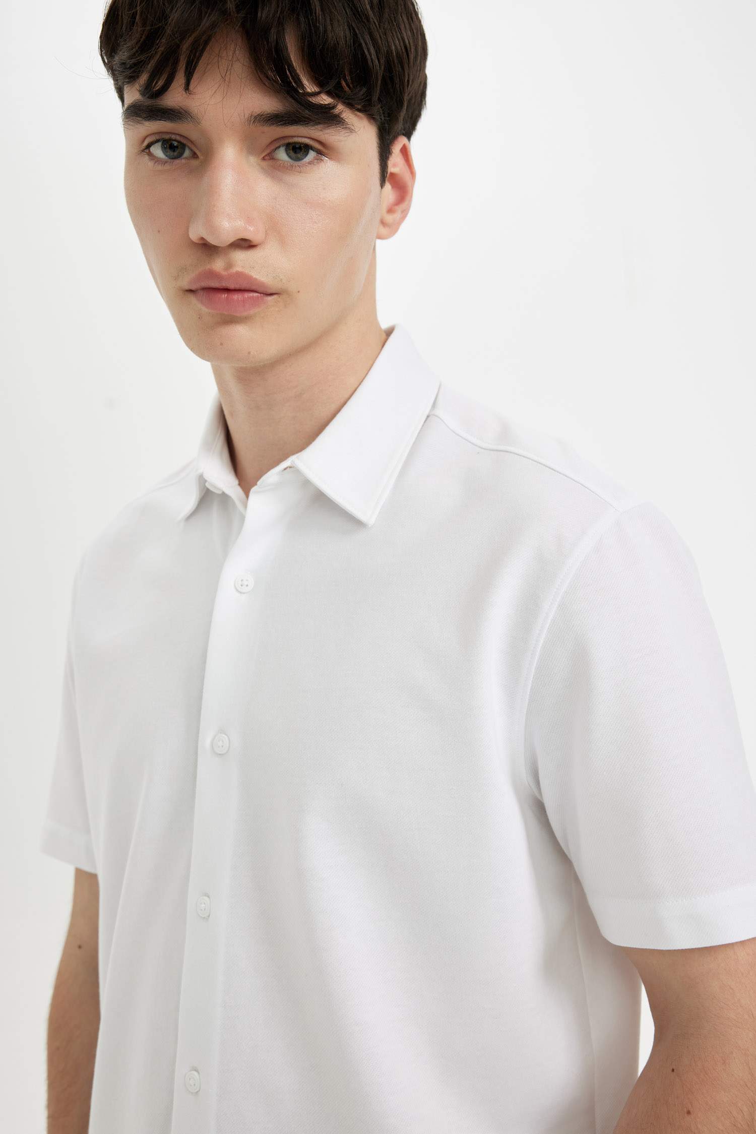 قميص نص كم محبوك قصة عادية