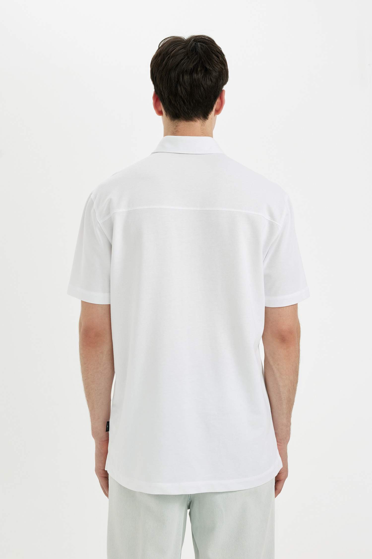 قميص نص كم محبوك قصة عادية