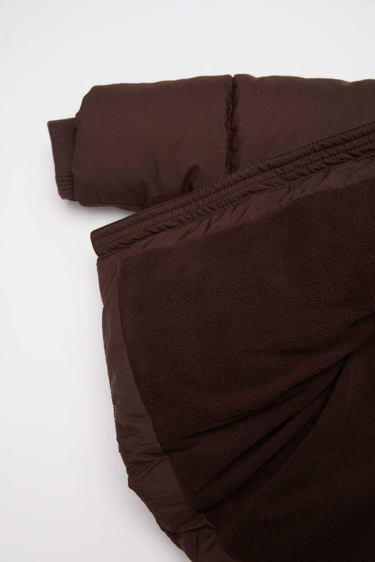 Erkek Bebek Su Geçirmez Çıtçıt Detay Kapüşonlu Ribana Kollu Fermuarlı Şişme Mont