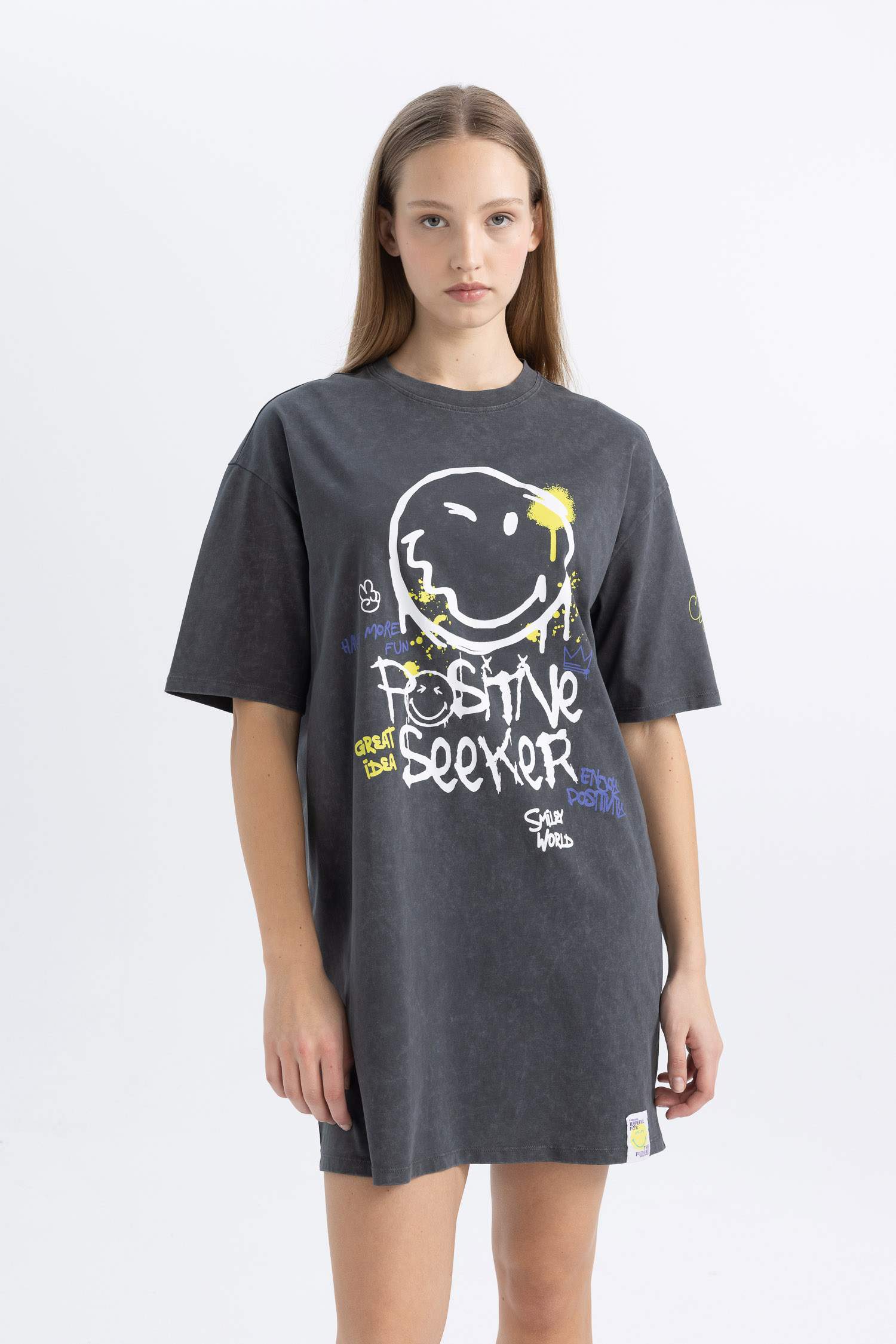 فستان قصير تي شيرت ممشط من سمايلي