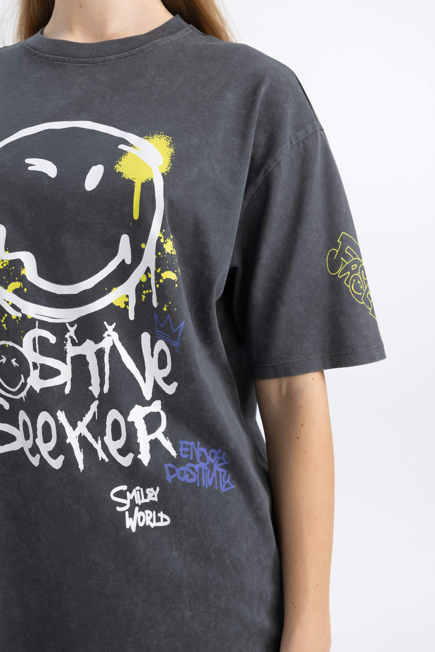 فستان قصير تي شيرت ممشط من سمايلي