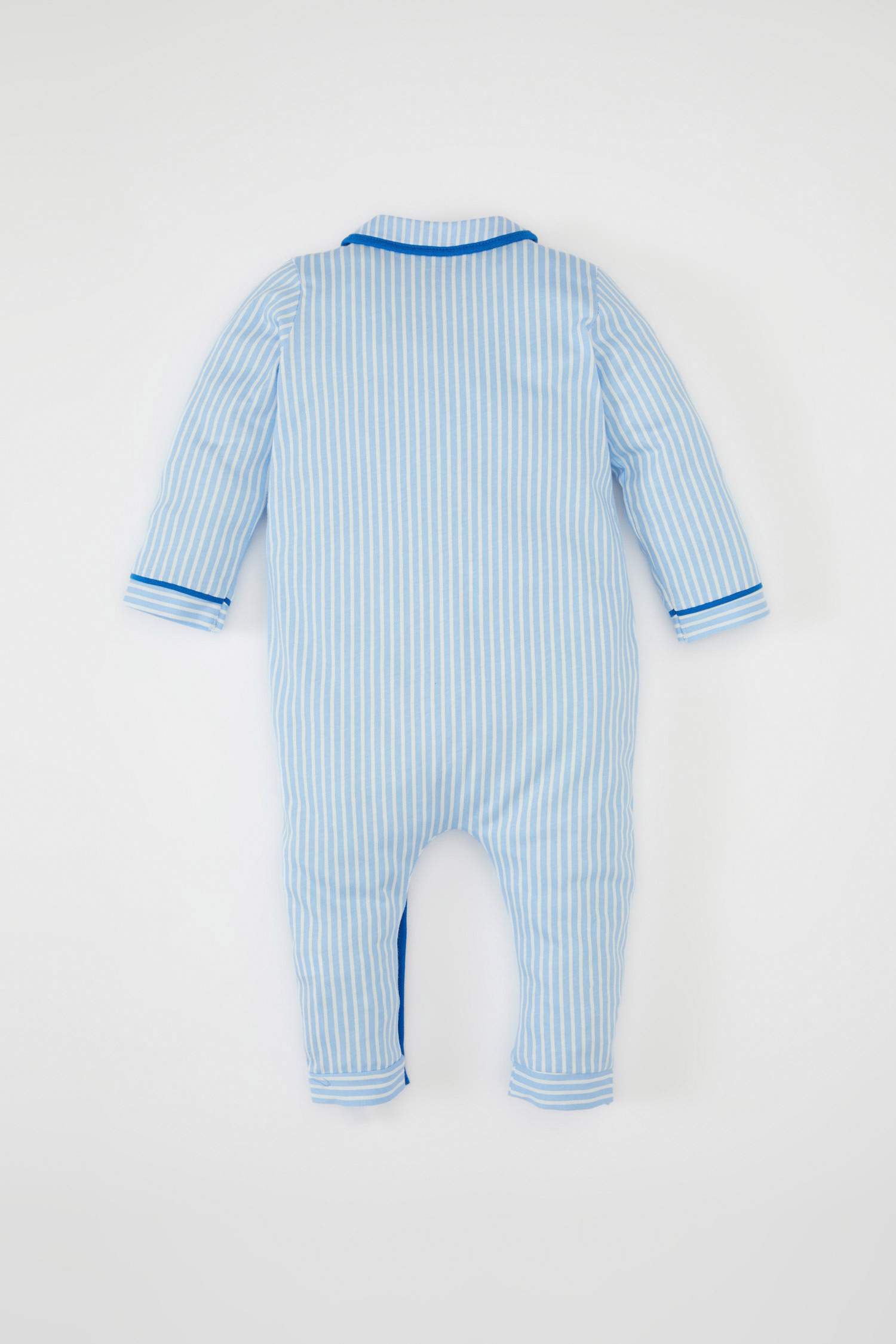 بيجامة مخطط ممشط بياقة بولو