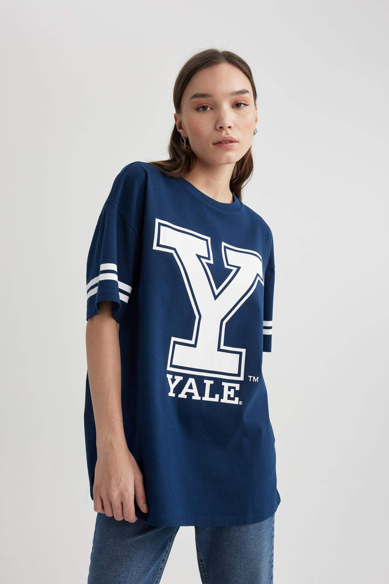 Navy WOMAN Oversize Fit Yale University Licensed Crew Neck