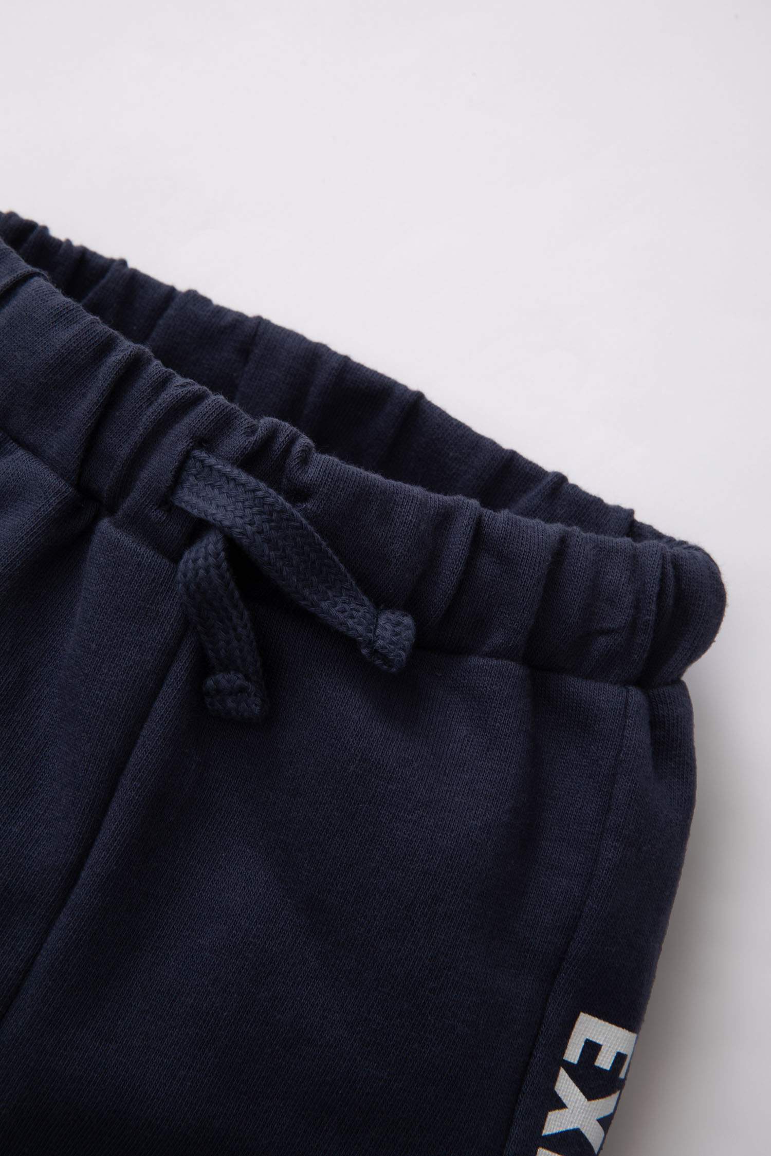 بنطلون سويت بانتس بيبي اولادي قصة عادية وطبعة شعار كحلي