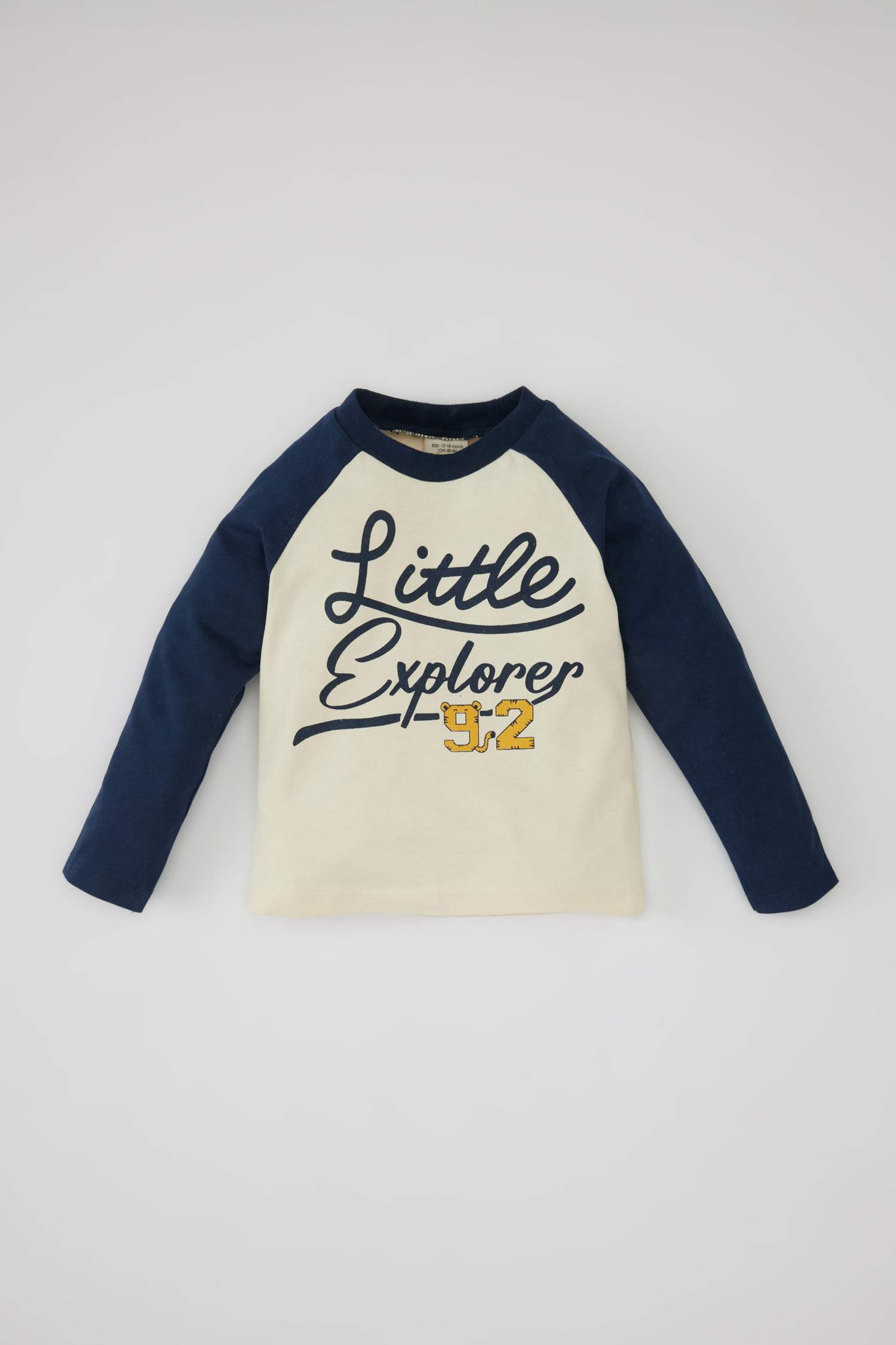 تيشيرت بيبي اولادي بطبعة شعار قصة عادية بياقة مستديرة