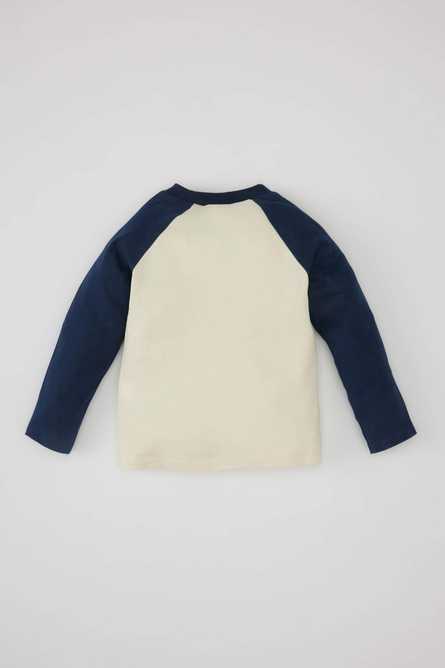 تيشيرت بيبي اولادي بطبعة شعار قصة عادية بياقة مستديرة