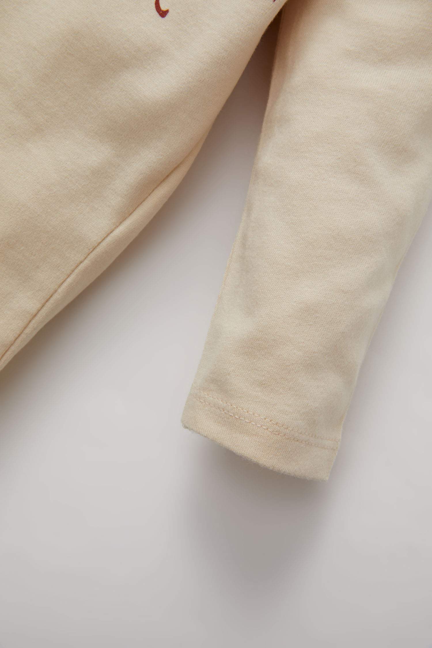 تيشيرت بيبي اولادي بطبعة شعار قصة عادية بياقة مستديرة