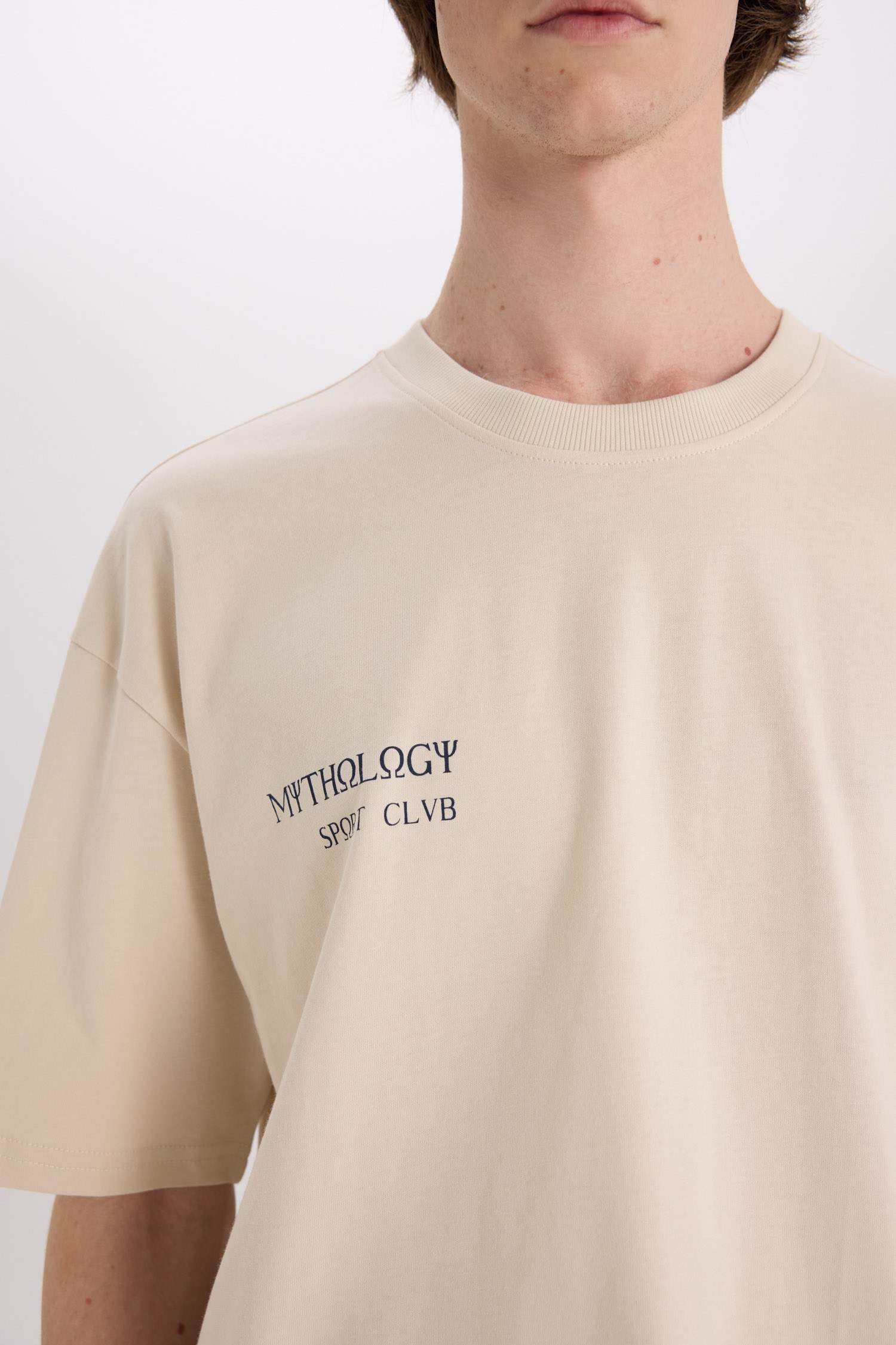 %100 Pamuk Oversize Geniş Kalıp Bisiklet Yaka Sırt Baskılı Kısa Kollu Tişört