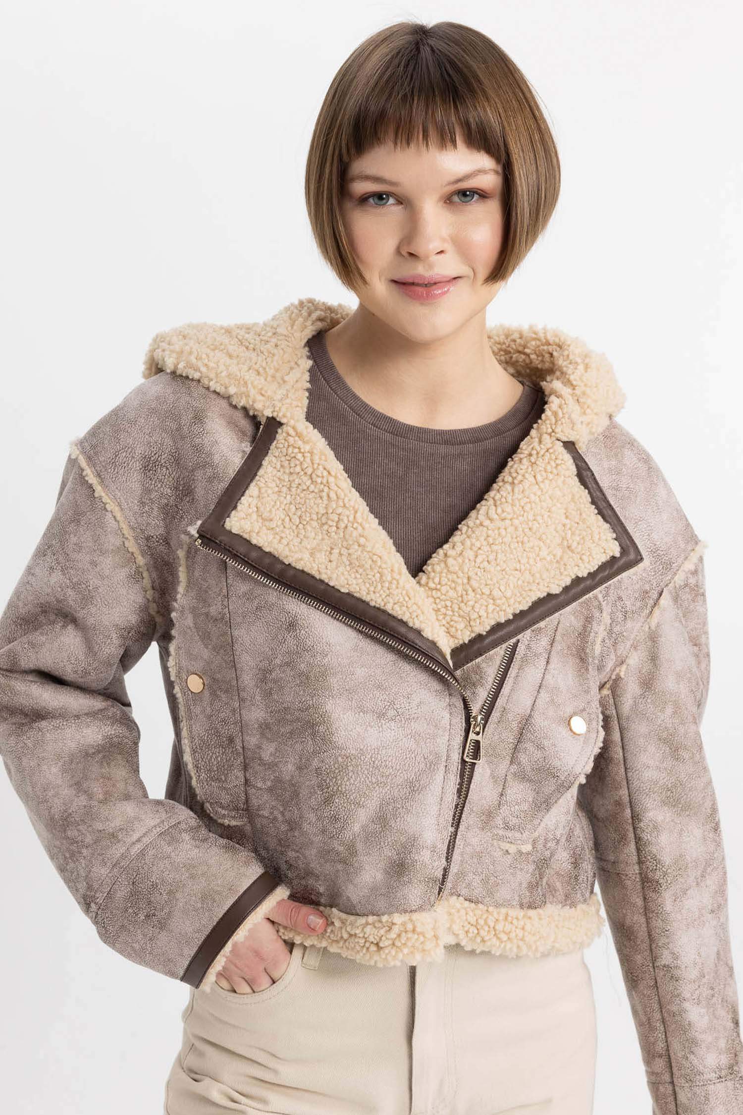 Regular Kalıp Kapüşonlu İçi Suni Kürkü Crop Suni Deri Ceket