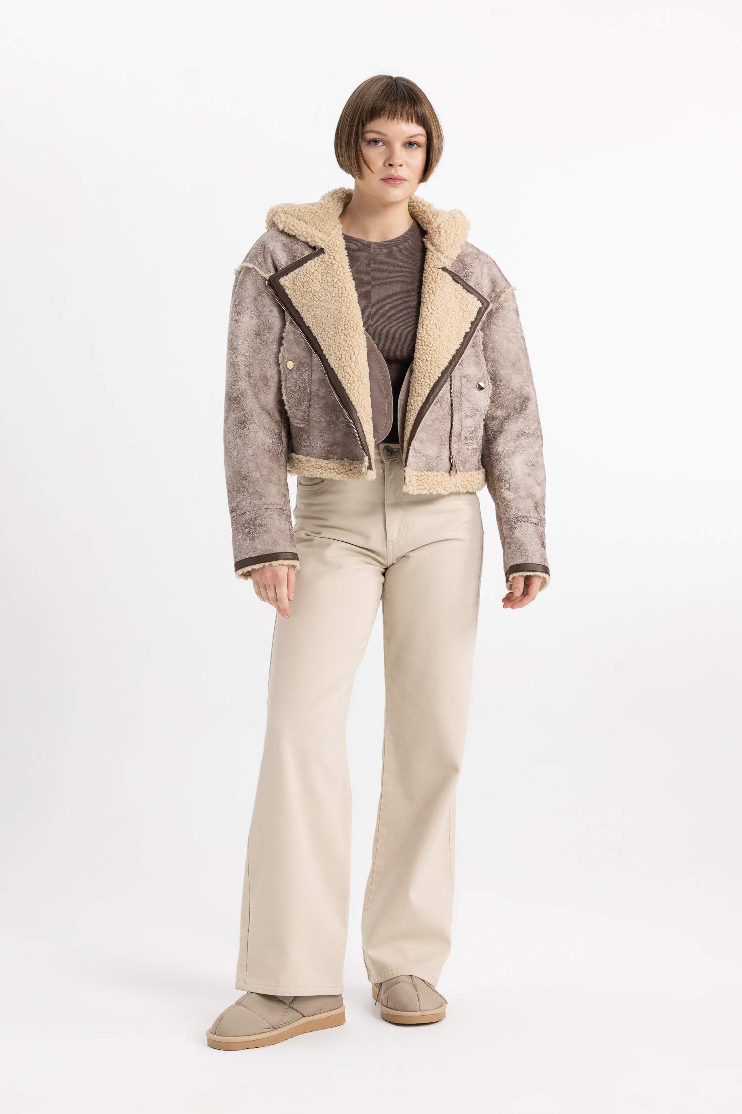 Regular Kalıp Kapüşonlu İçi Suni Kürkü Crop Suni Deri Ceket