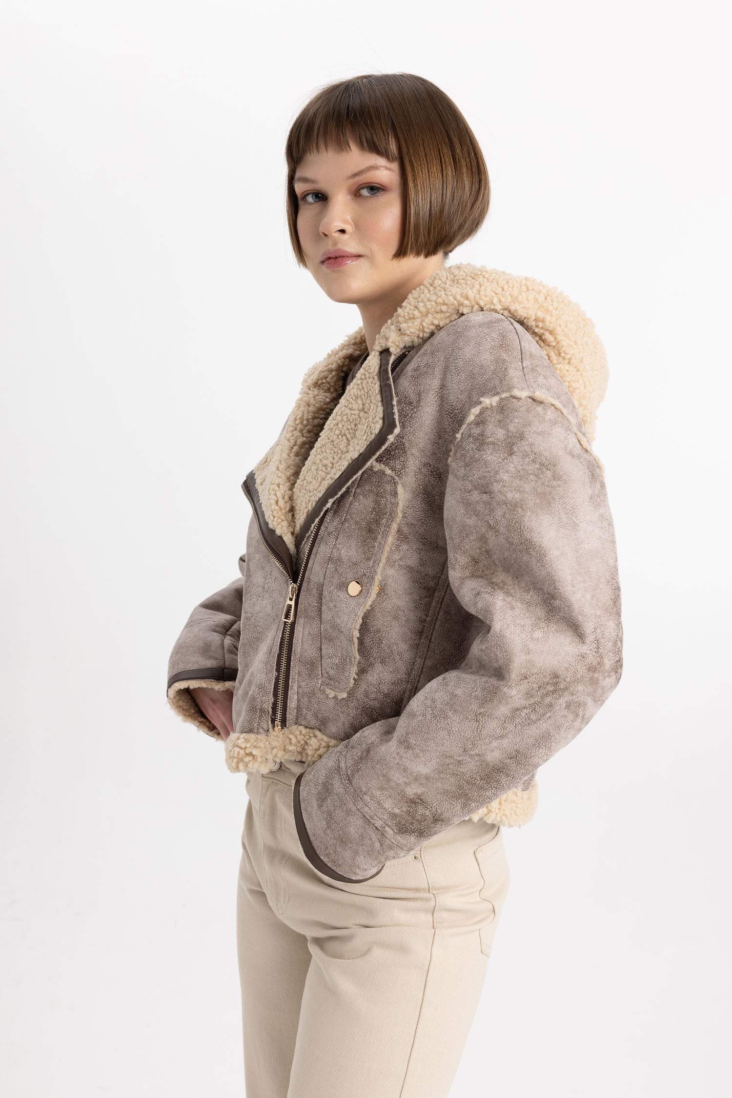 Regular Kalıp Kapüşonlu İçi Suni Kürkü Crop Suni Deri Ceket