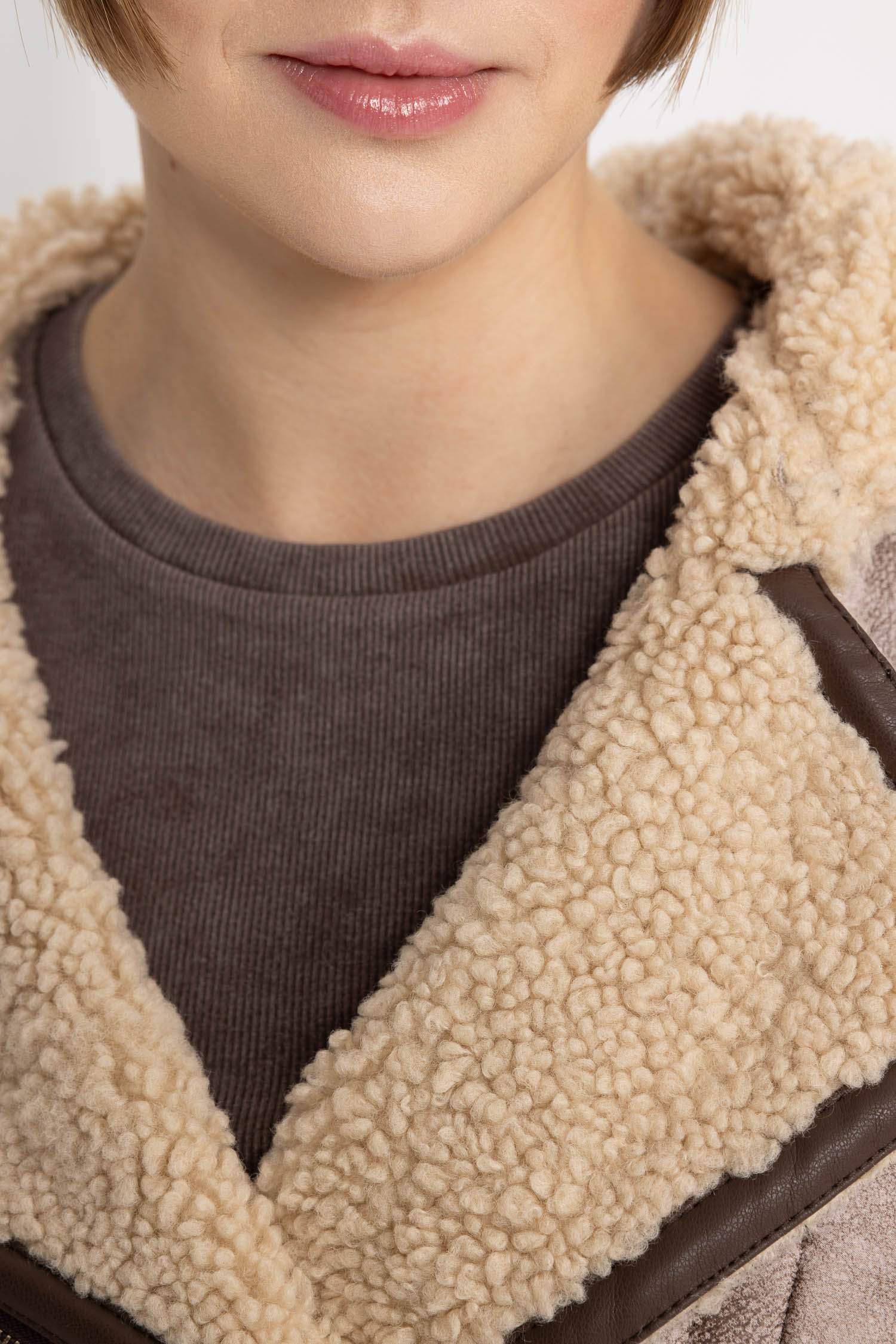 Regular Kalıp Kapüşonlu İçi Suni Kürkü Crop Suni Deri Ceket