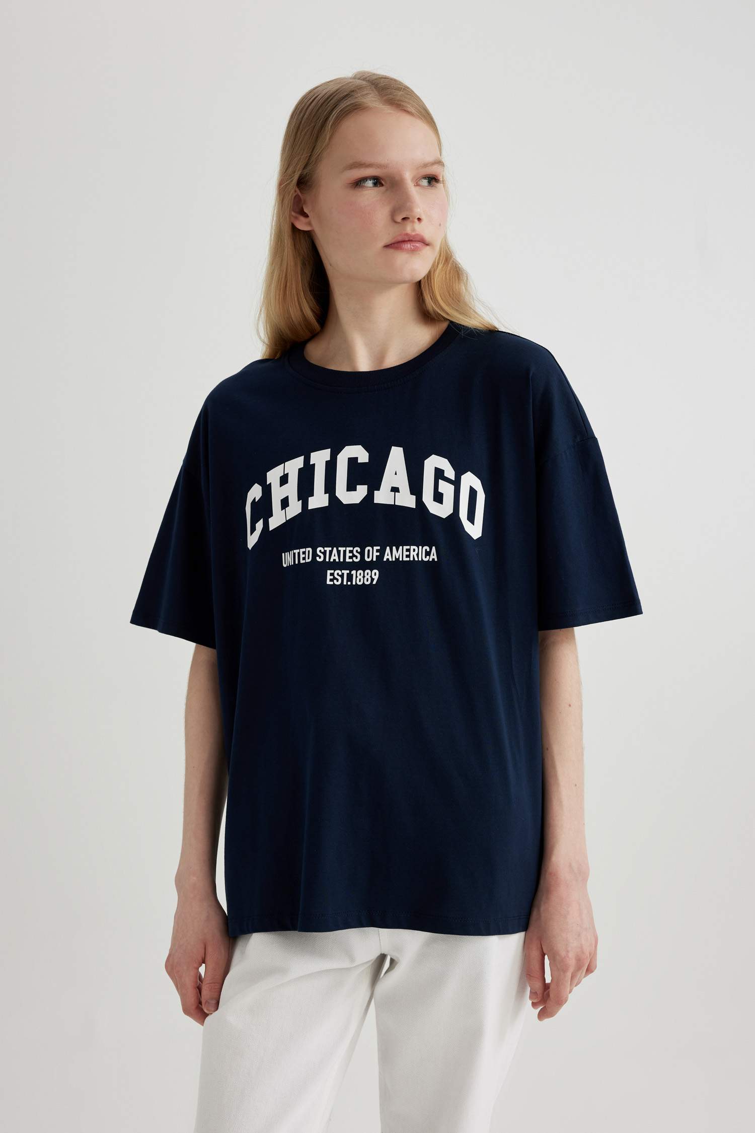 تي شيرت نص كم جيرسي اوفر سايز بطبعة حروف