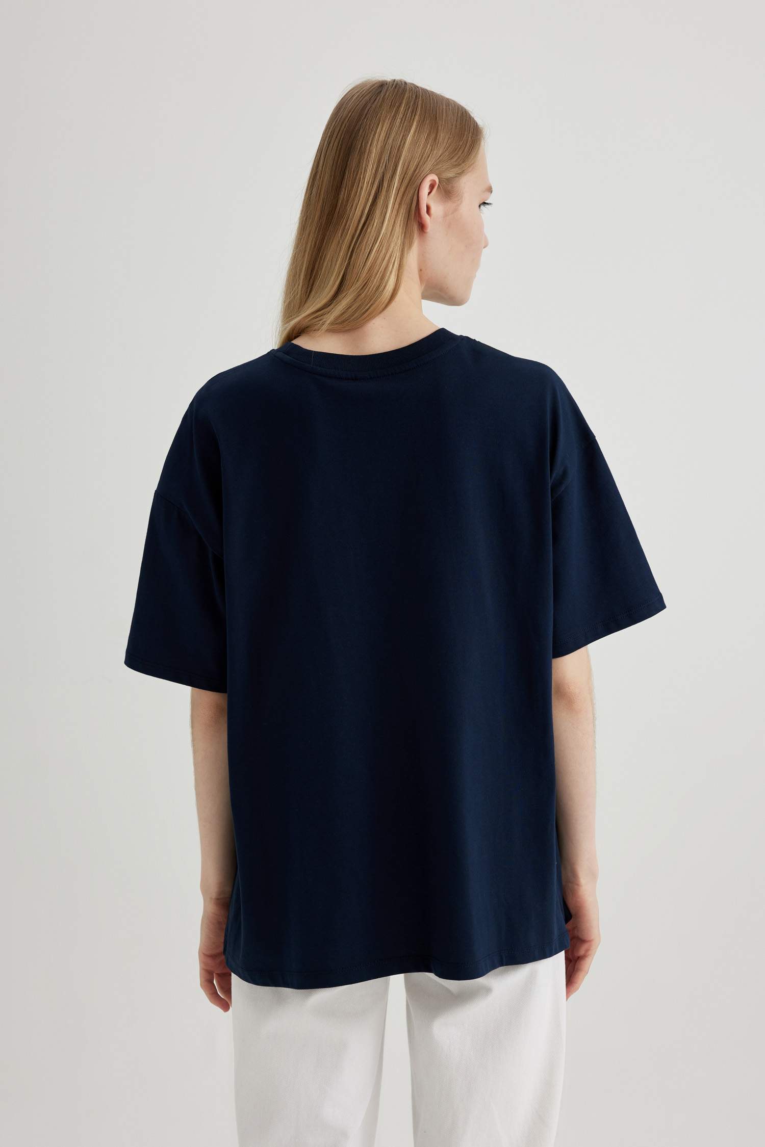 تي شيرت نص كم جيرسي اوفر سايز بطبعة حروف