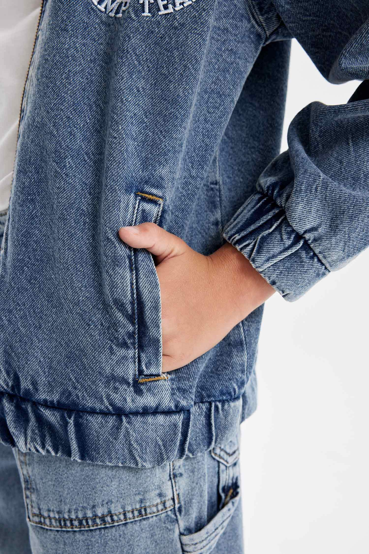 Erkek Çocuk Kolej Yaka Fermuarlı Cepli Mevsimlik Baskılı Jean Bomber Ceket