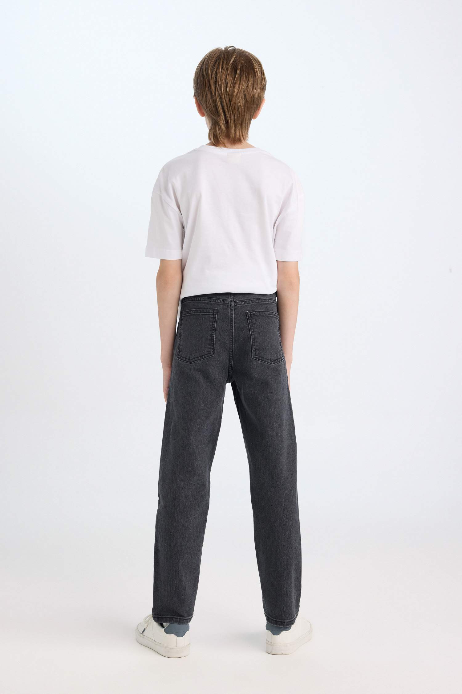 بنطلون جينز اولادي قصة فضفاضة ورجل عادية أنثرا