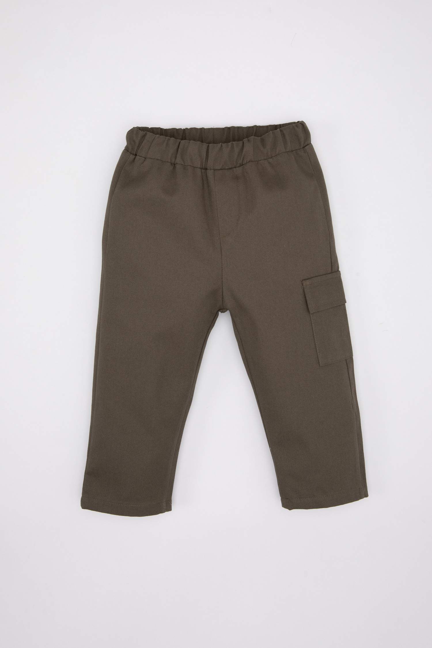 طقم ولادي تي شيرت وسروال بطبعة شعار - قطعتين