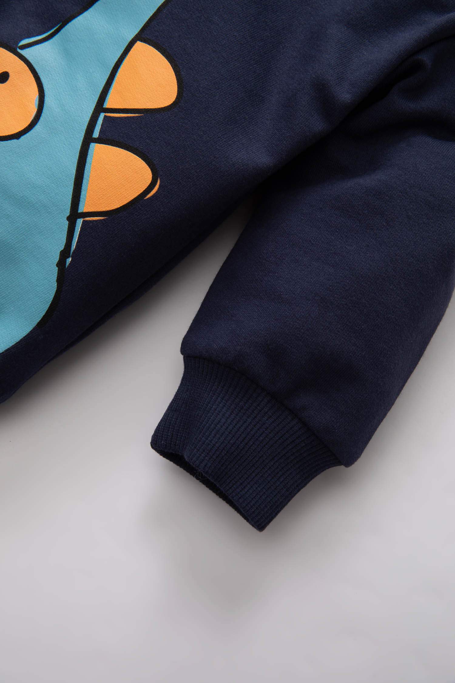 طقم ولادي سويت شيرت سويت بانتس بطبعة ديناصور - قطعتين