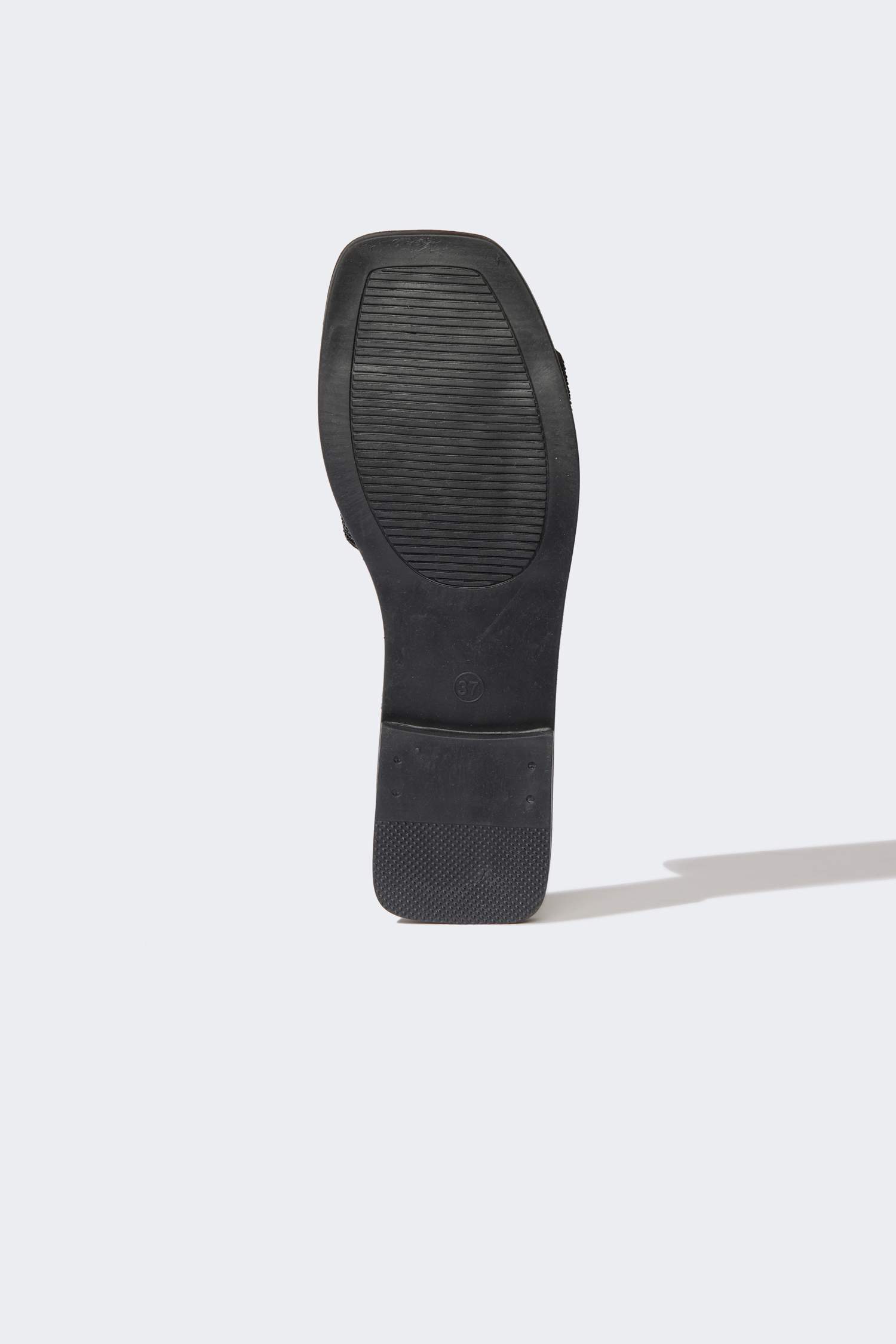 شبشب نسائي بكعب مسطح بشريط مفرد