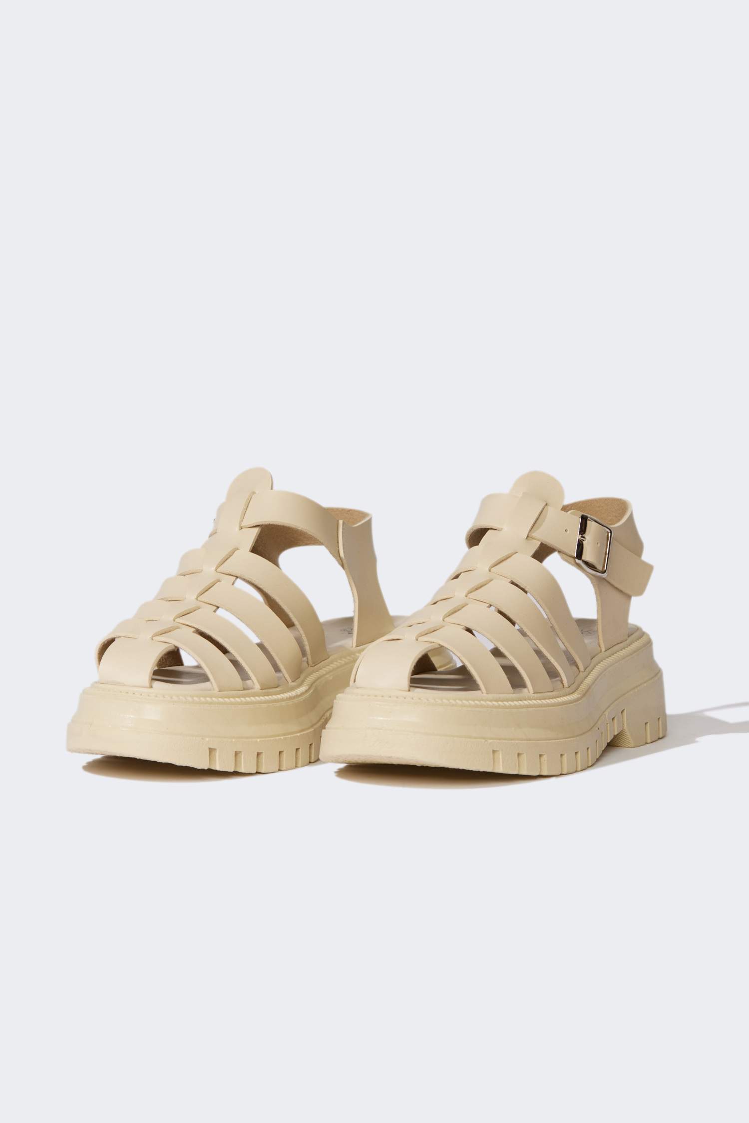 صندل بكعب عالي