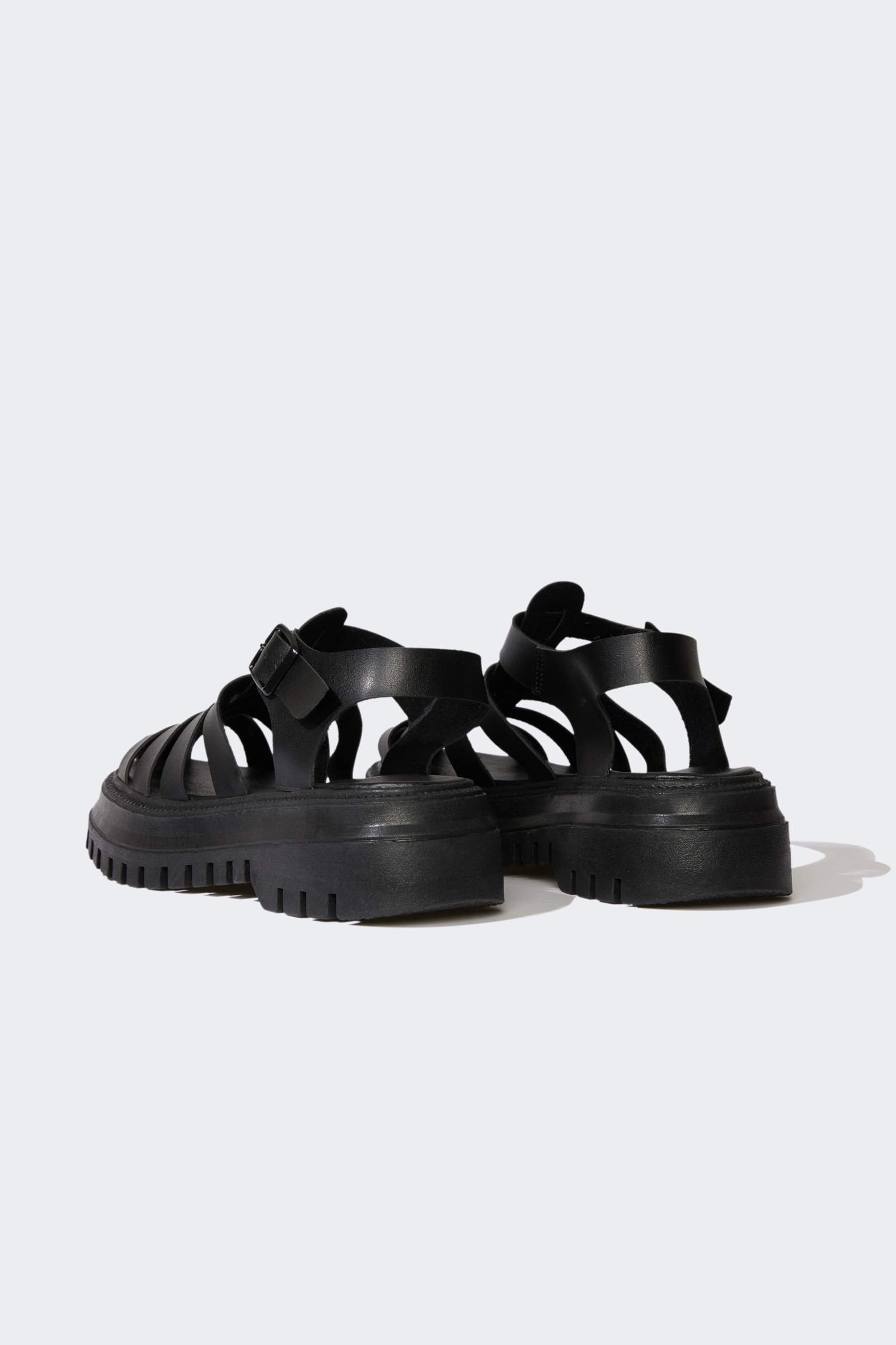 صندل بكعب عالي