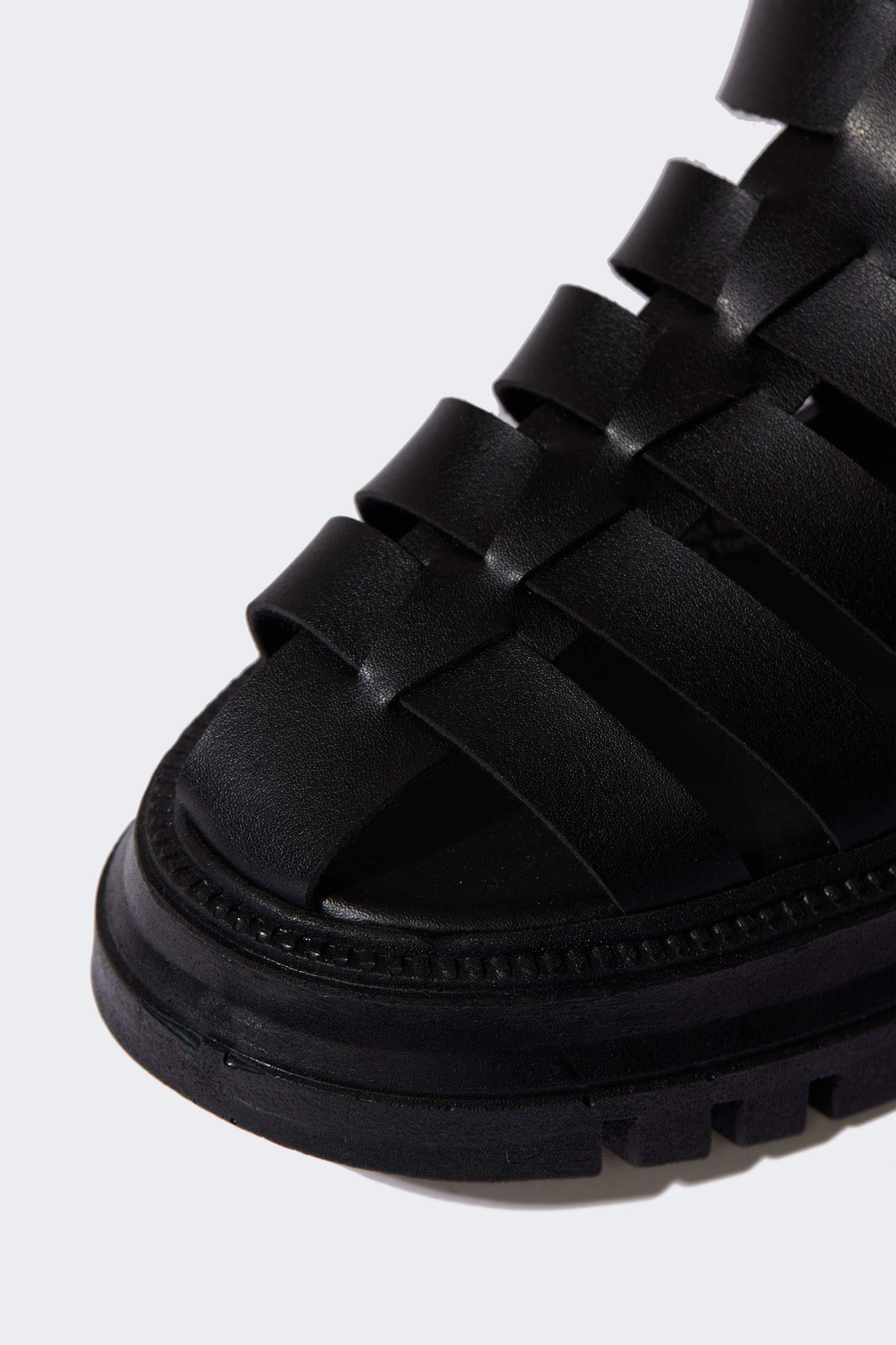 صندل بكعب عالي