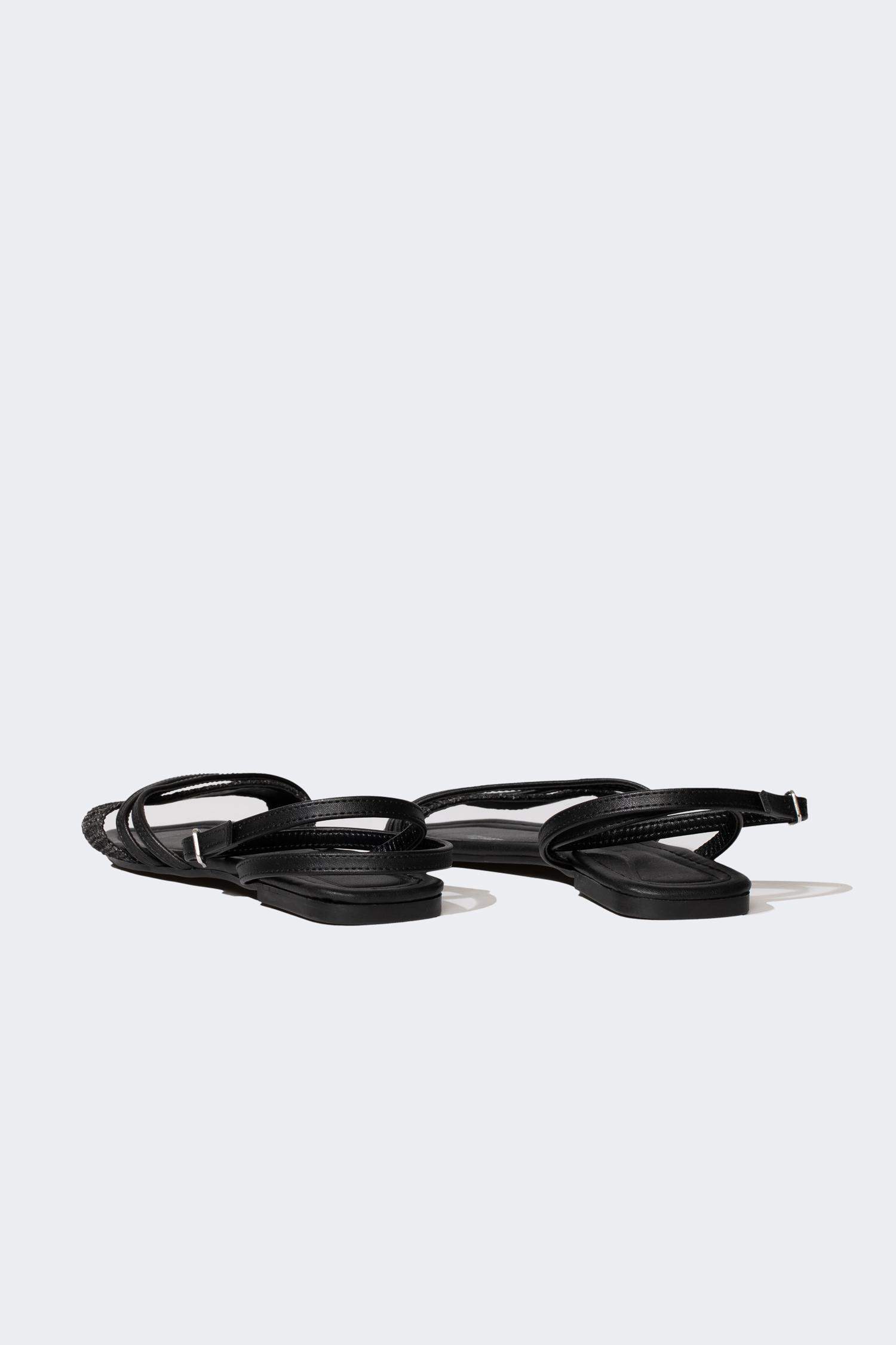 صندل نسائي بكعب مسطح