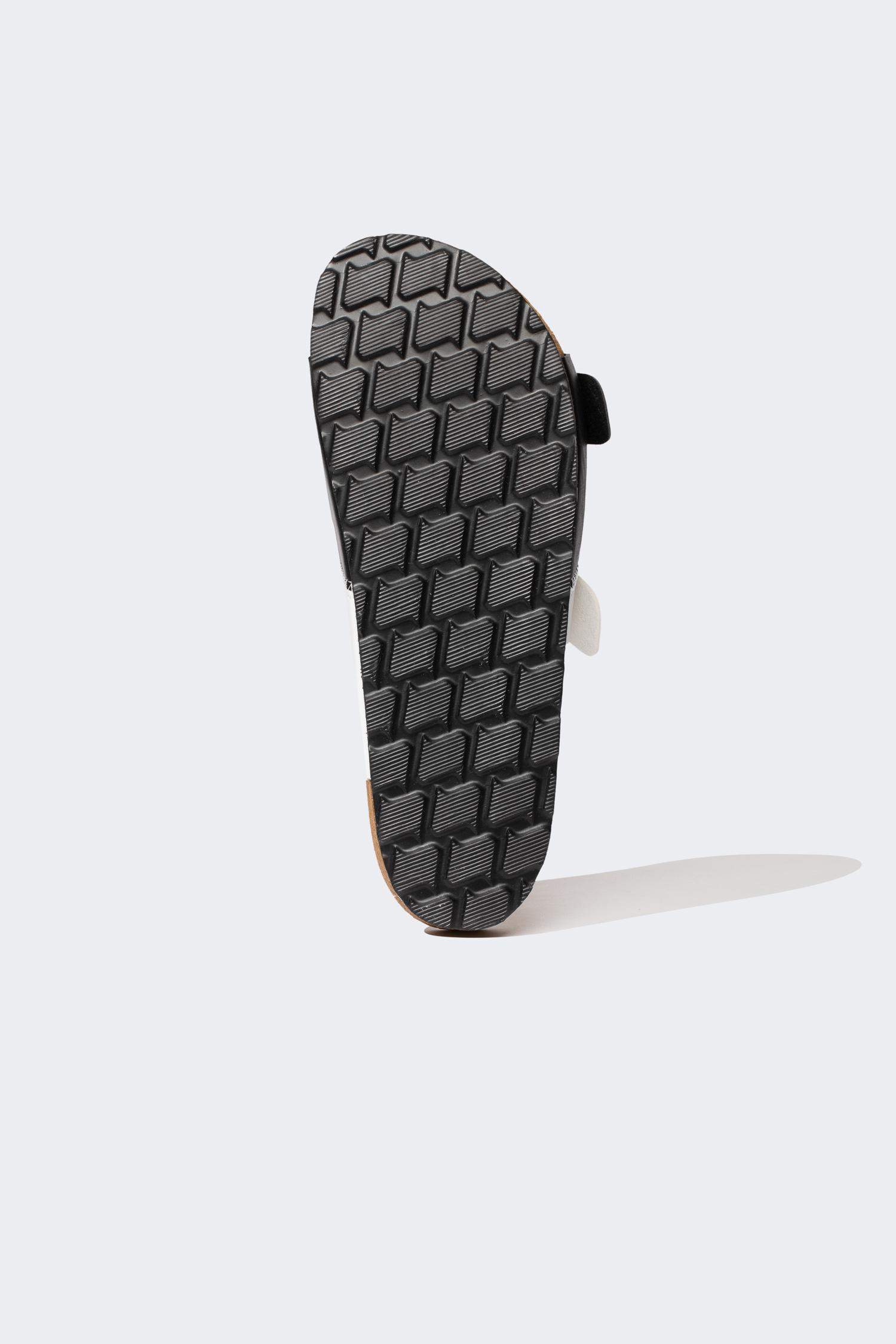 شبشب رجالي جلد صناعي بكعب مسطح بشريط مزدوج