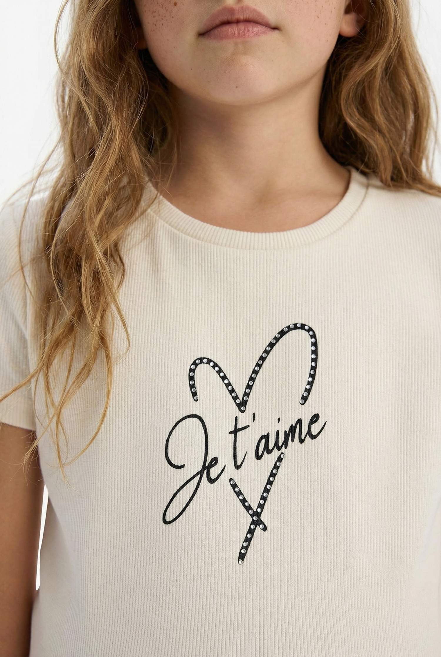 طقم بناتي تي شيرت نص كم وبنطلون - قطعتين