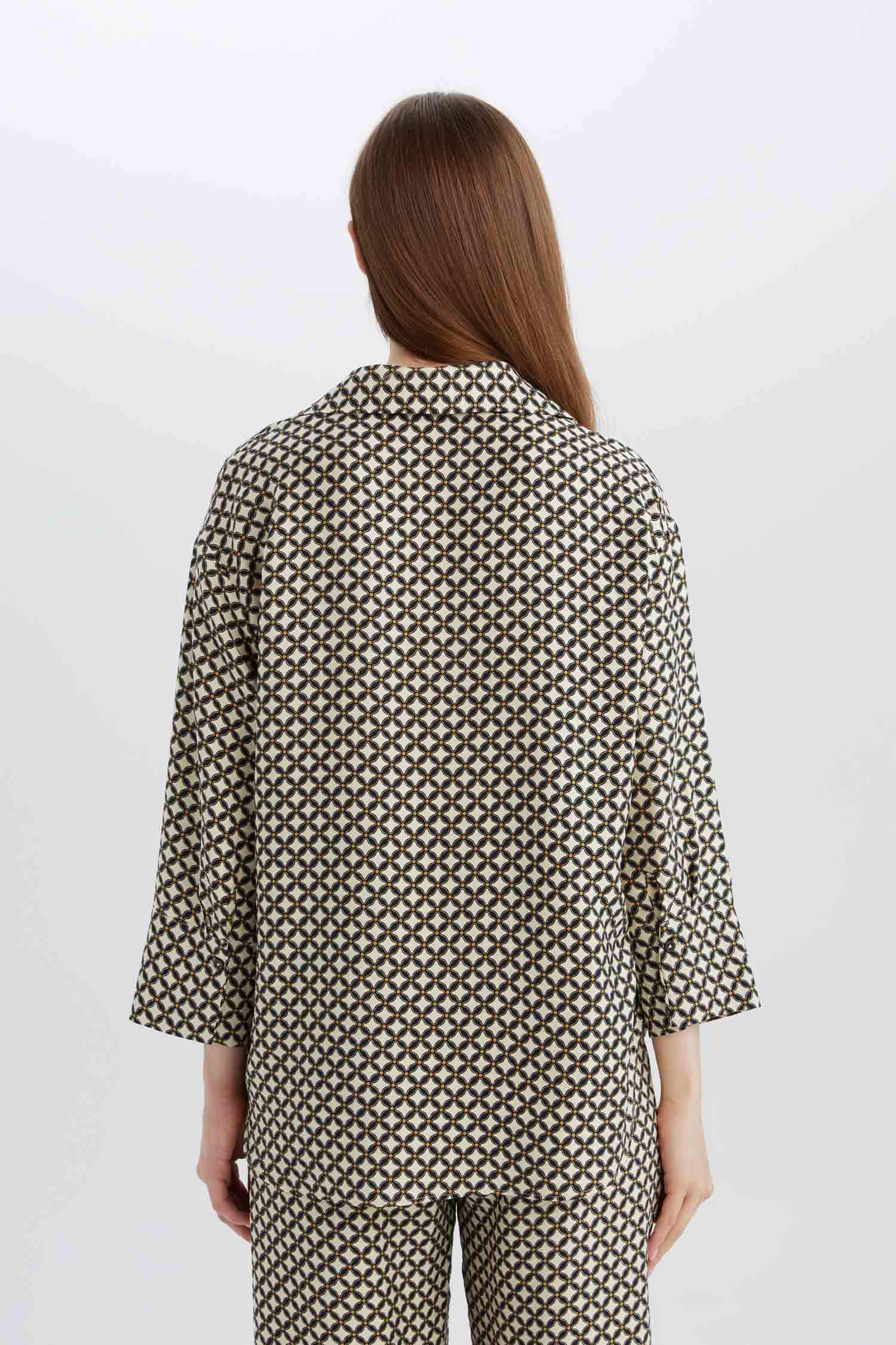 قميص ردن طويل منقوش قصة عادية