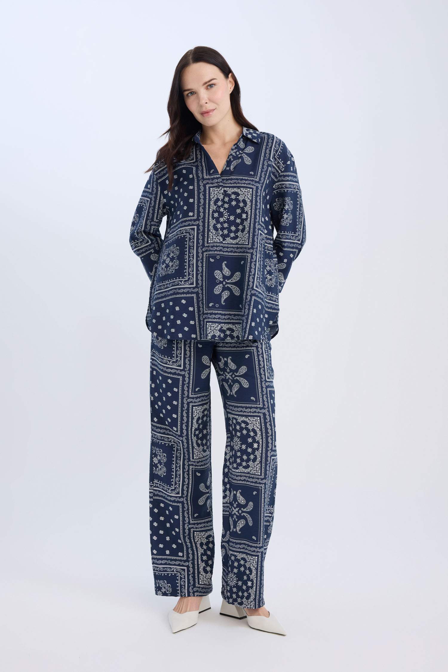 қалыпты пішім Ұзын жеңді көйлек