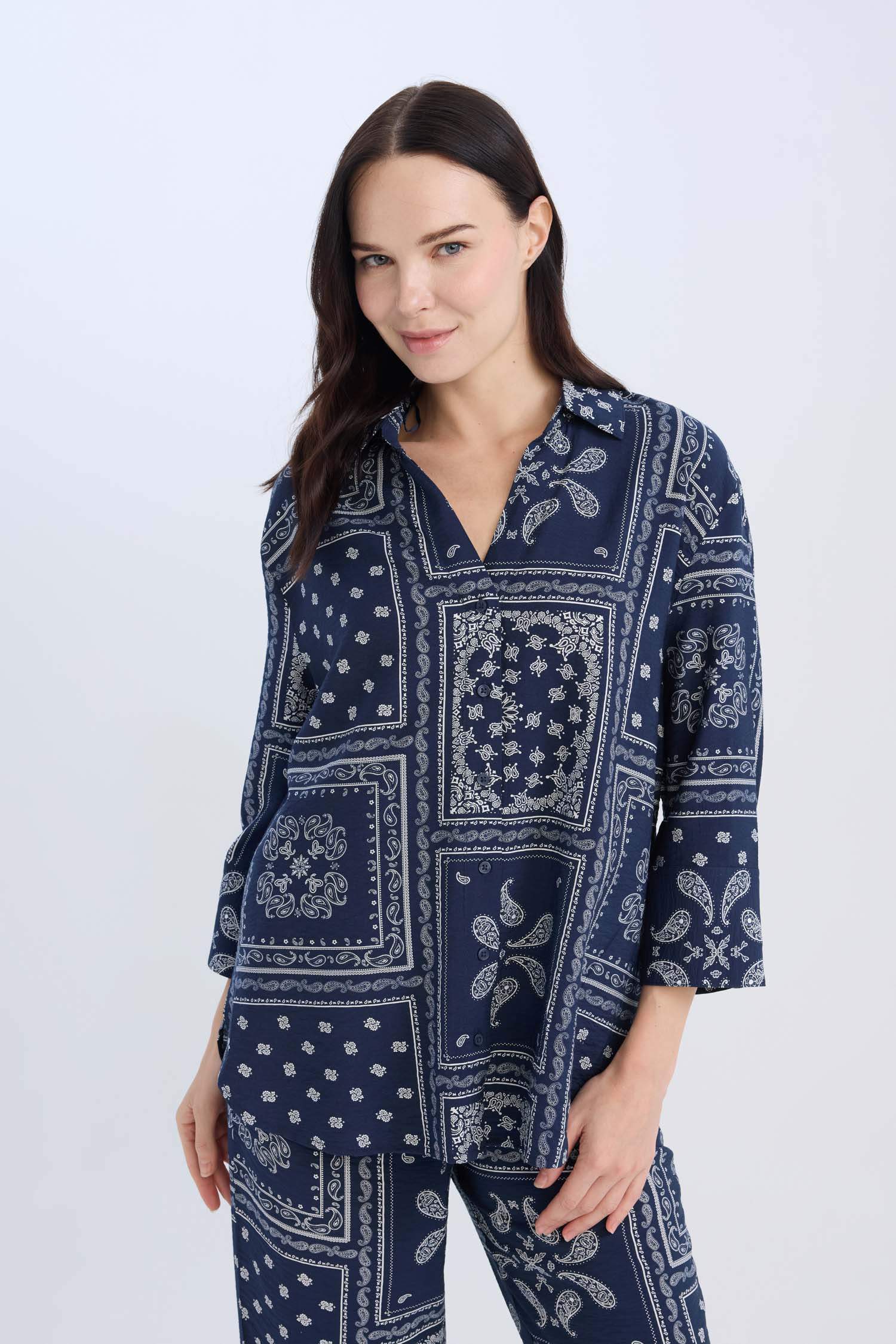 қалыпты пішім Ұзын жеңді көйлек