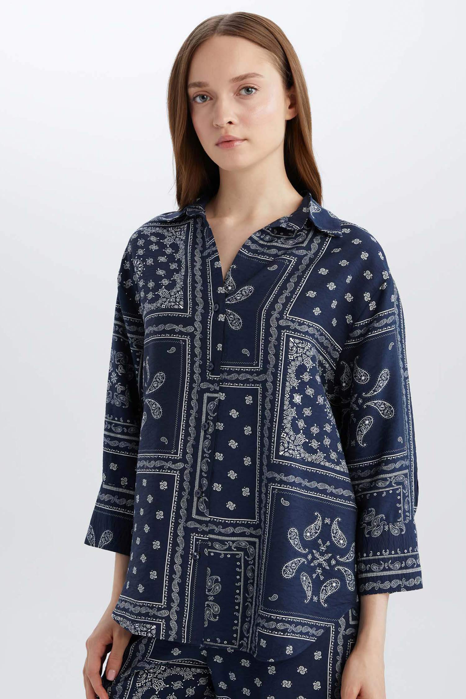 	Regular Fit Desenli Uzun Kollu Gömlek