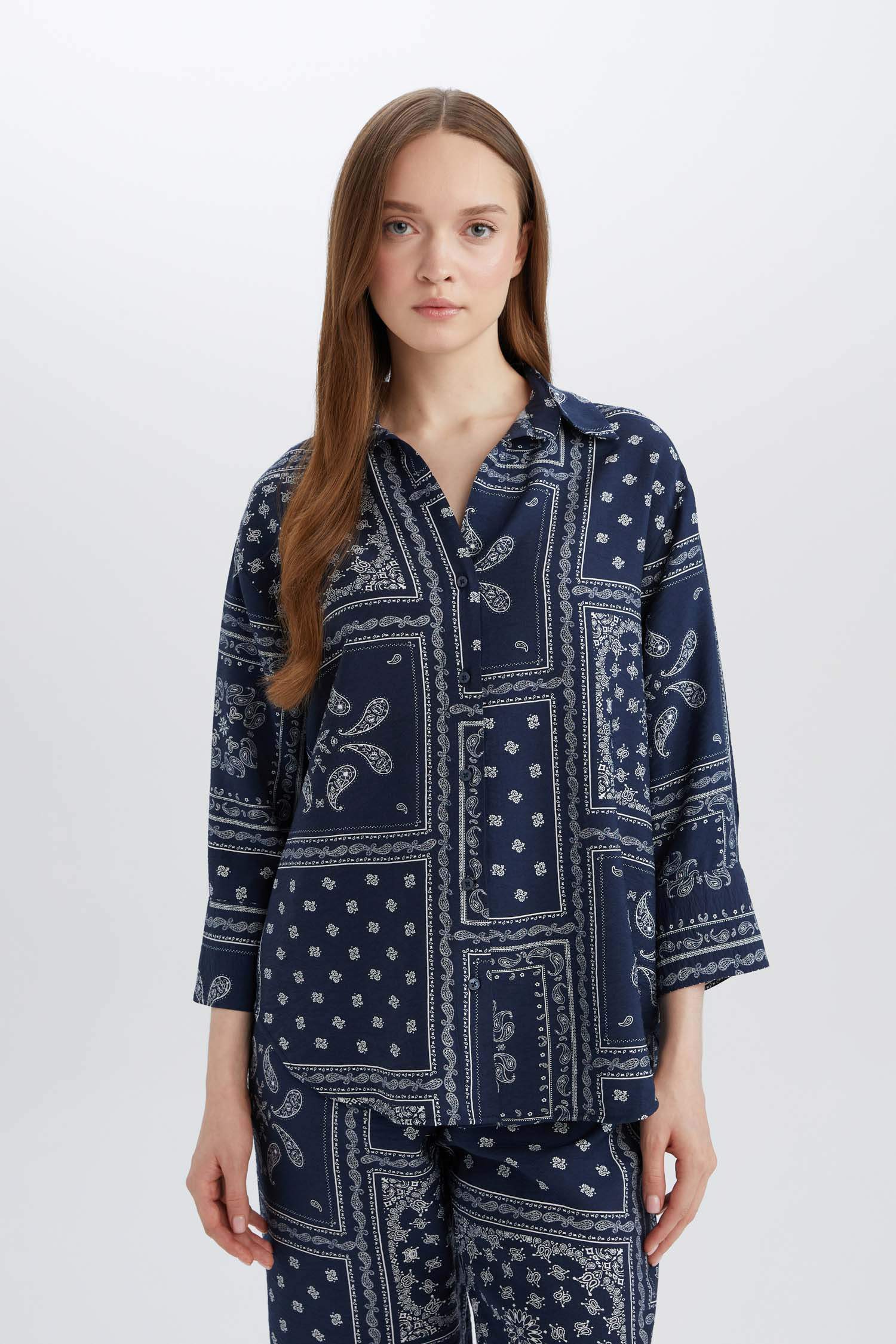 	Regular Fit Desenli Uzun Kollu Gömlek