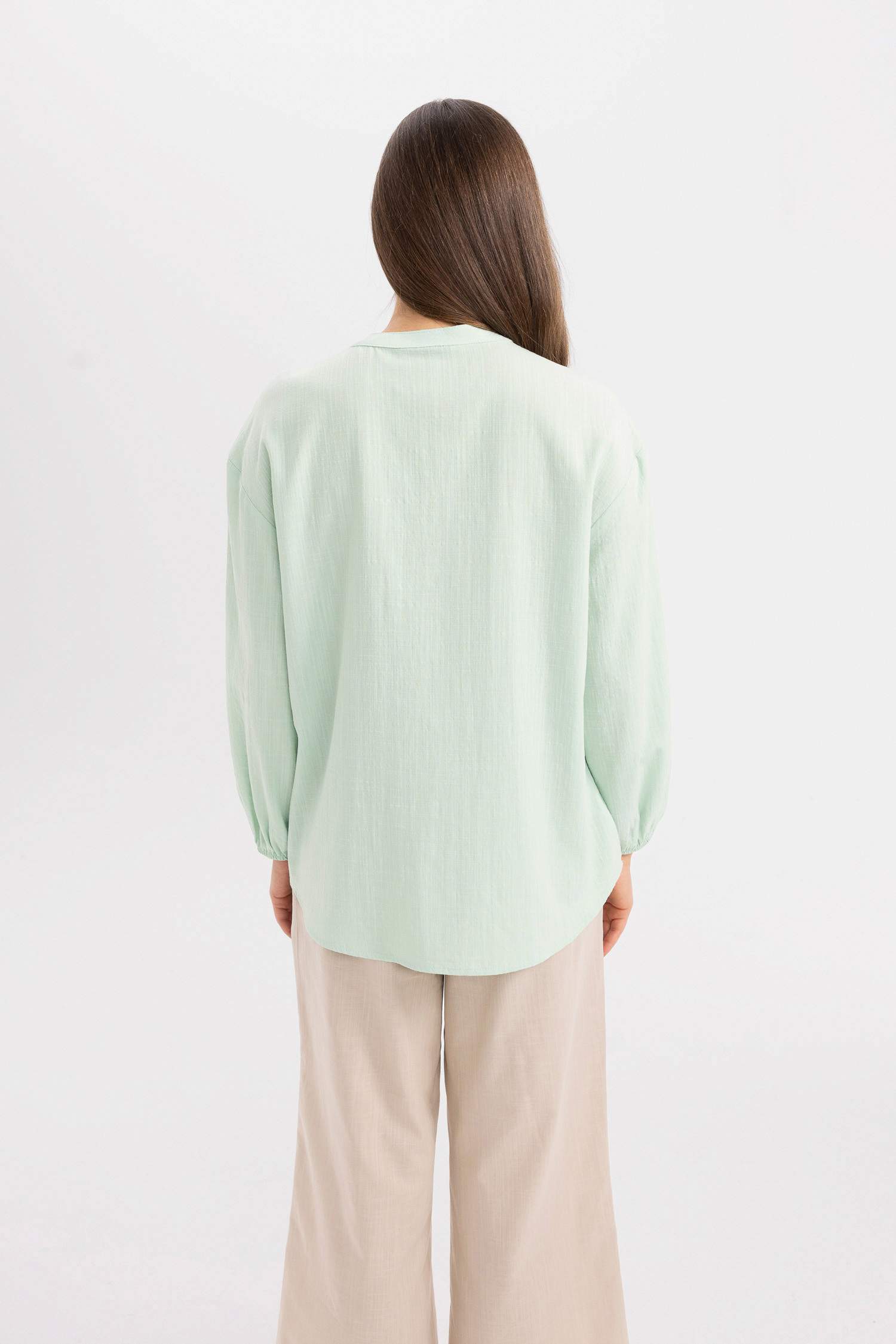 بلوزة كم طويل قصة عادية برقبة مستديرة