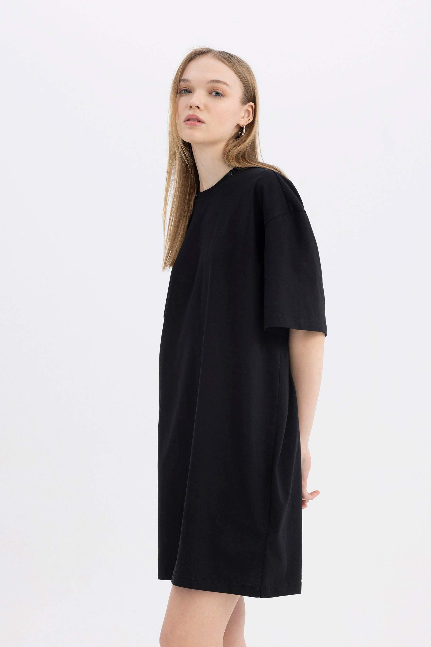 فستان قصير نص كم ممشط