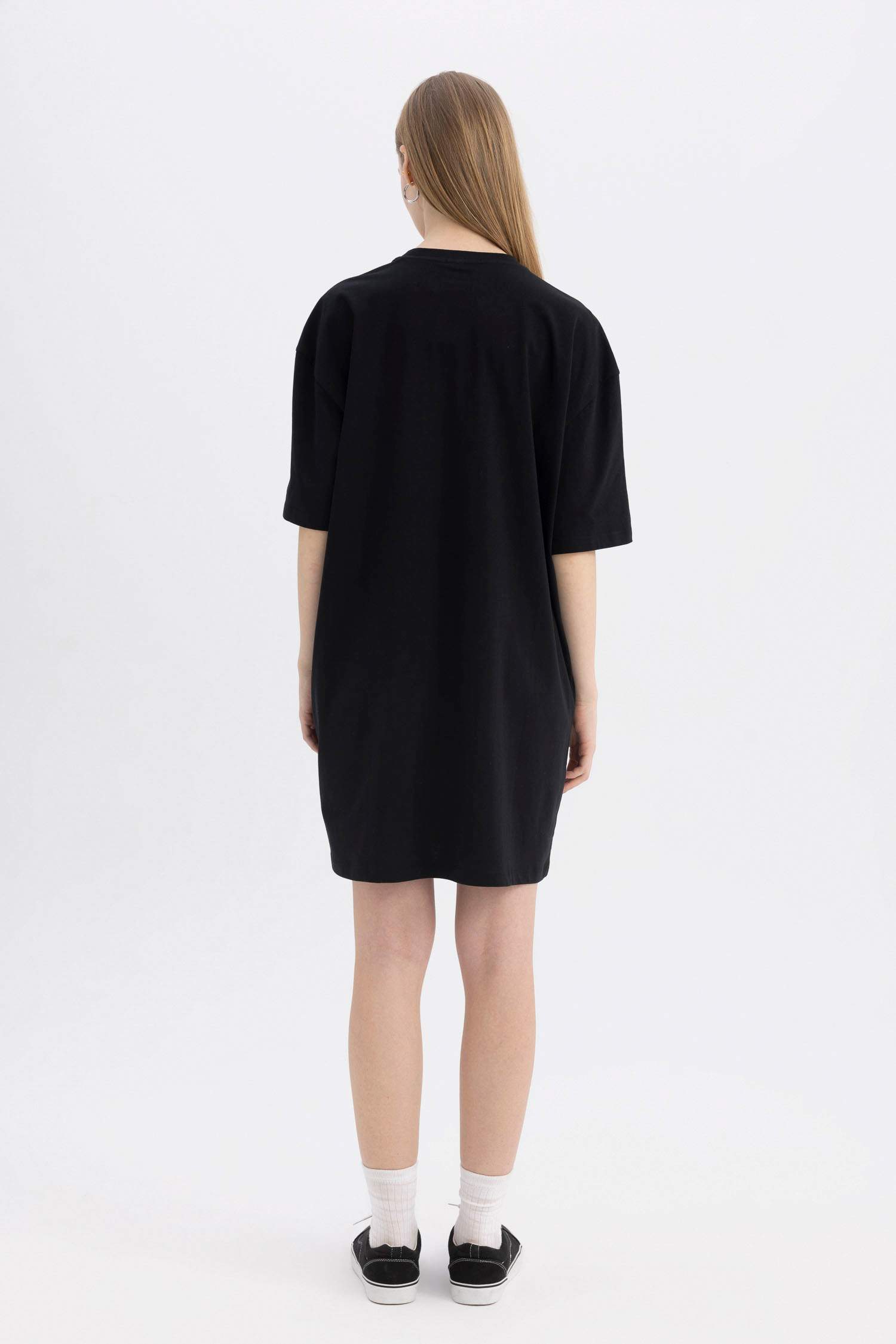 فستان قصير نص كم ممشط