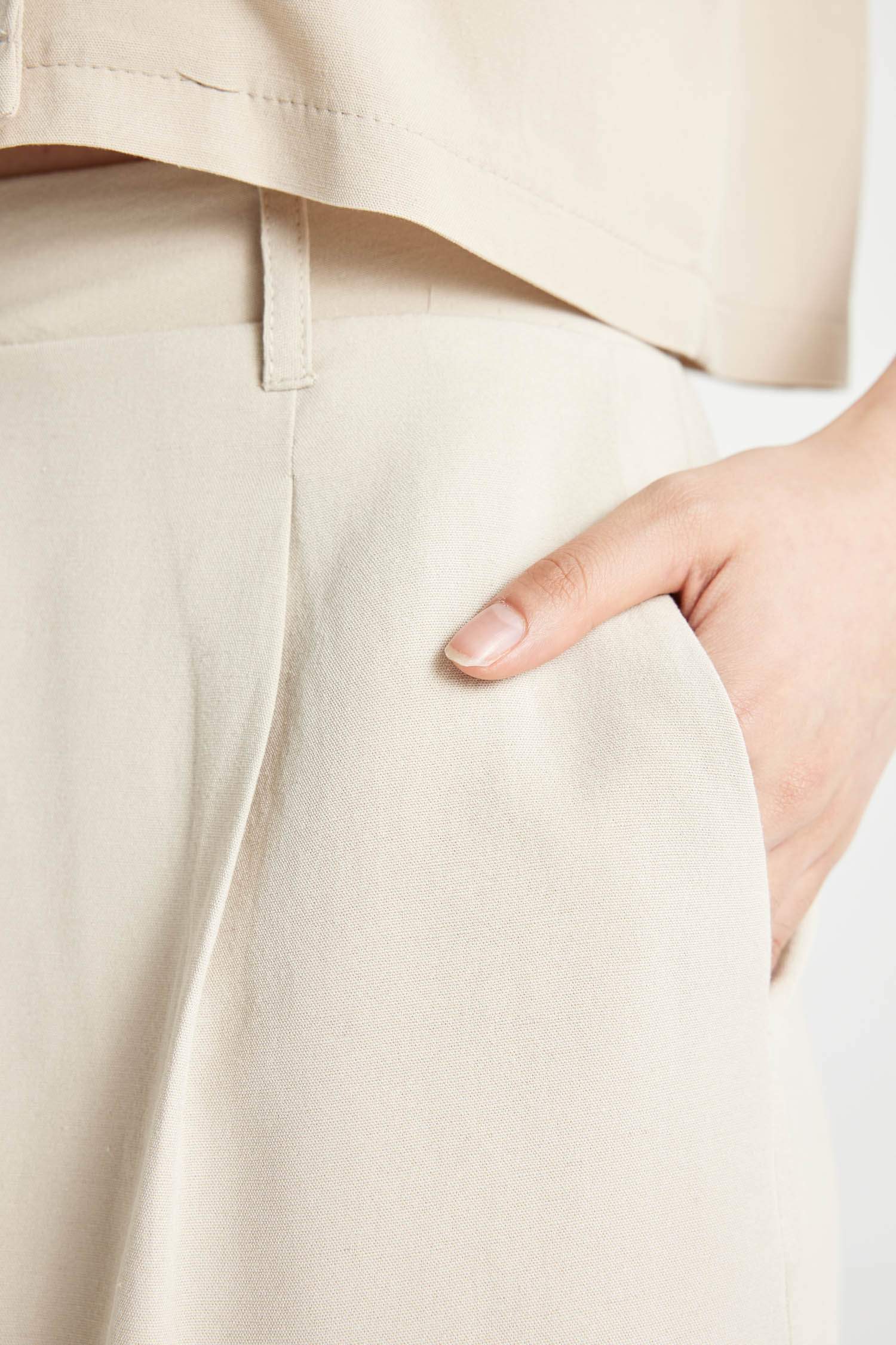 Yüksek Bel Kısa Paça Keten Karışımlı Şort