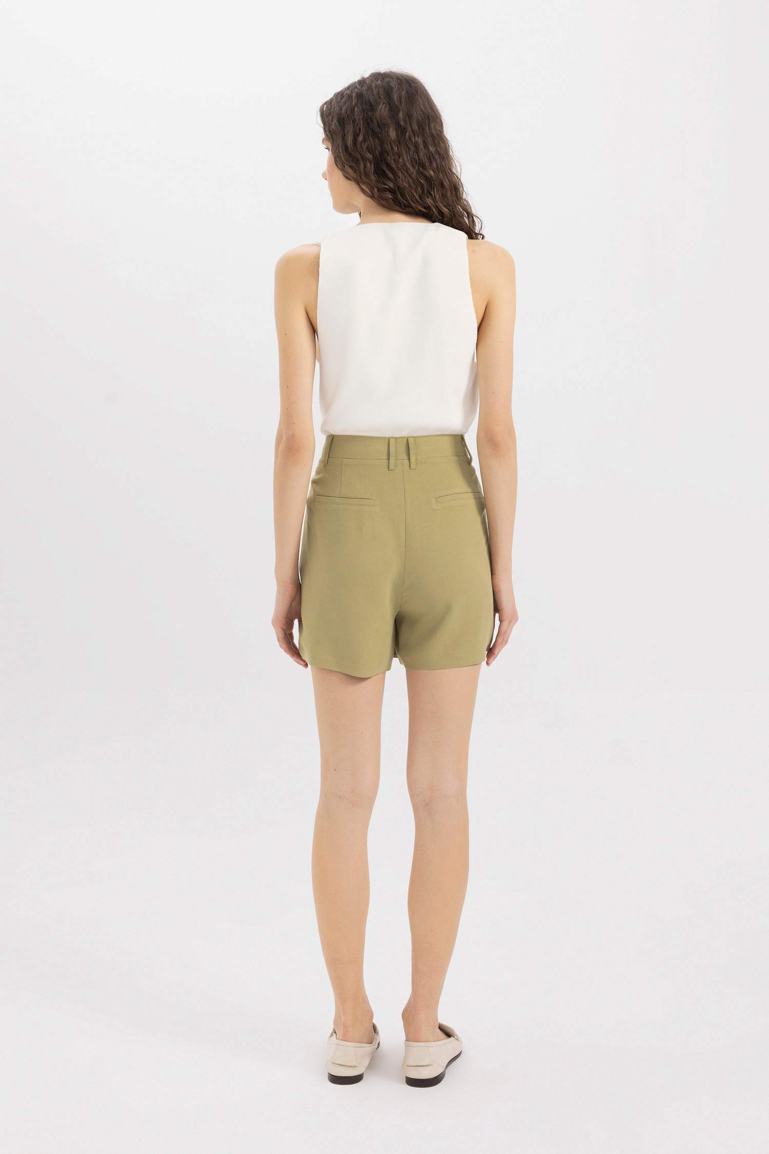 Yüksek Bel Kısa Paça Keten Karışımlı Şort