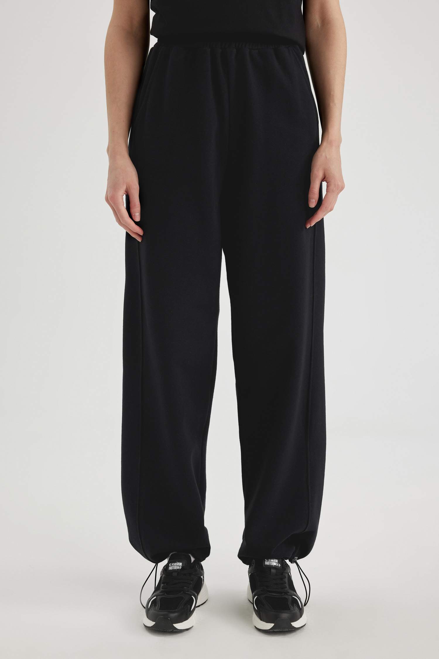 Брюки свободного кроя