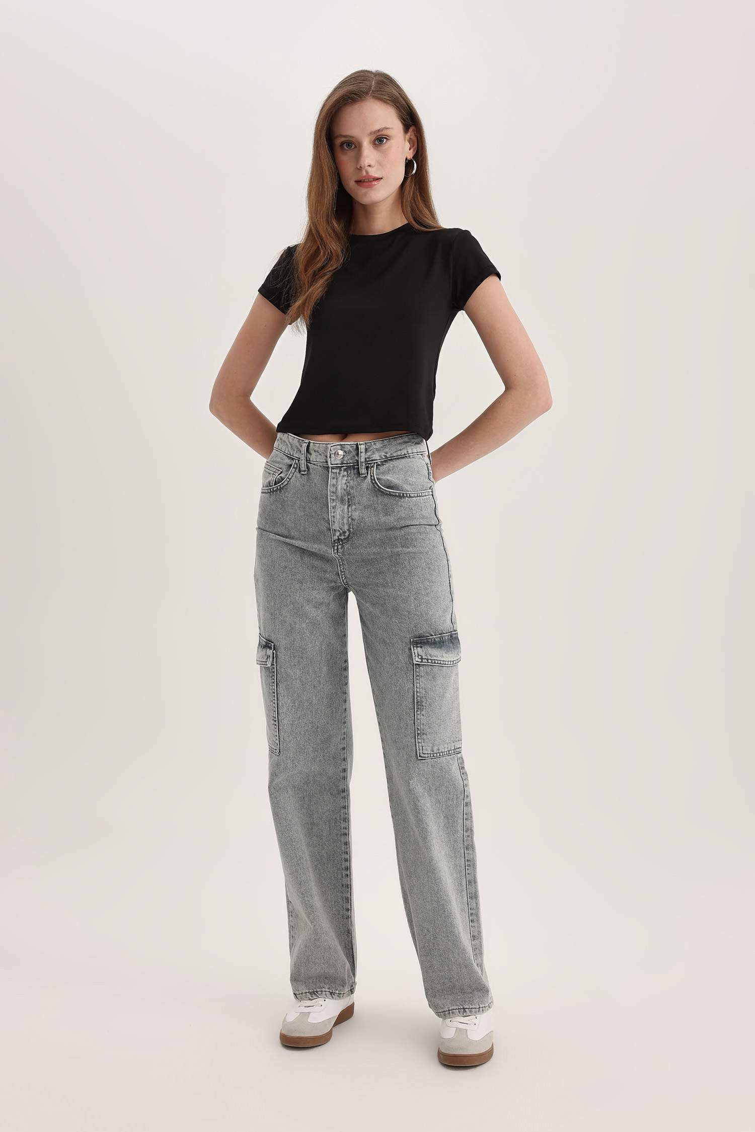 Футболка приталенного кроя с круглым вырезом