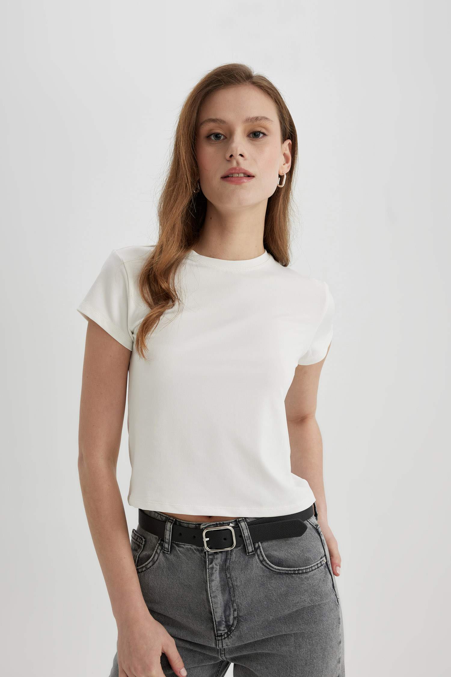 Slim Fit Dar Kesim Bisiklet Yaka Kısa Kollu Tişört