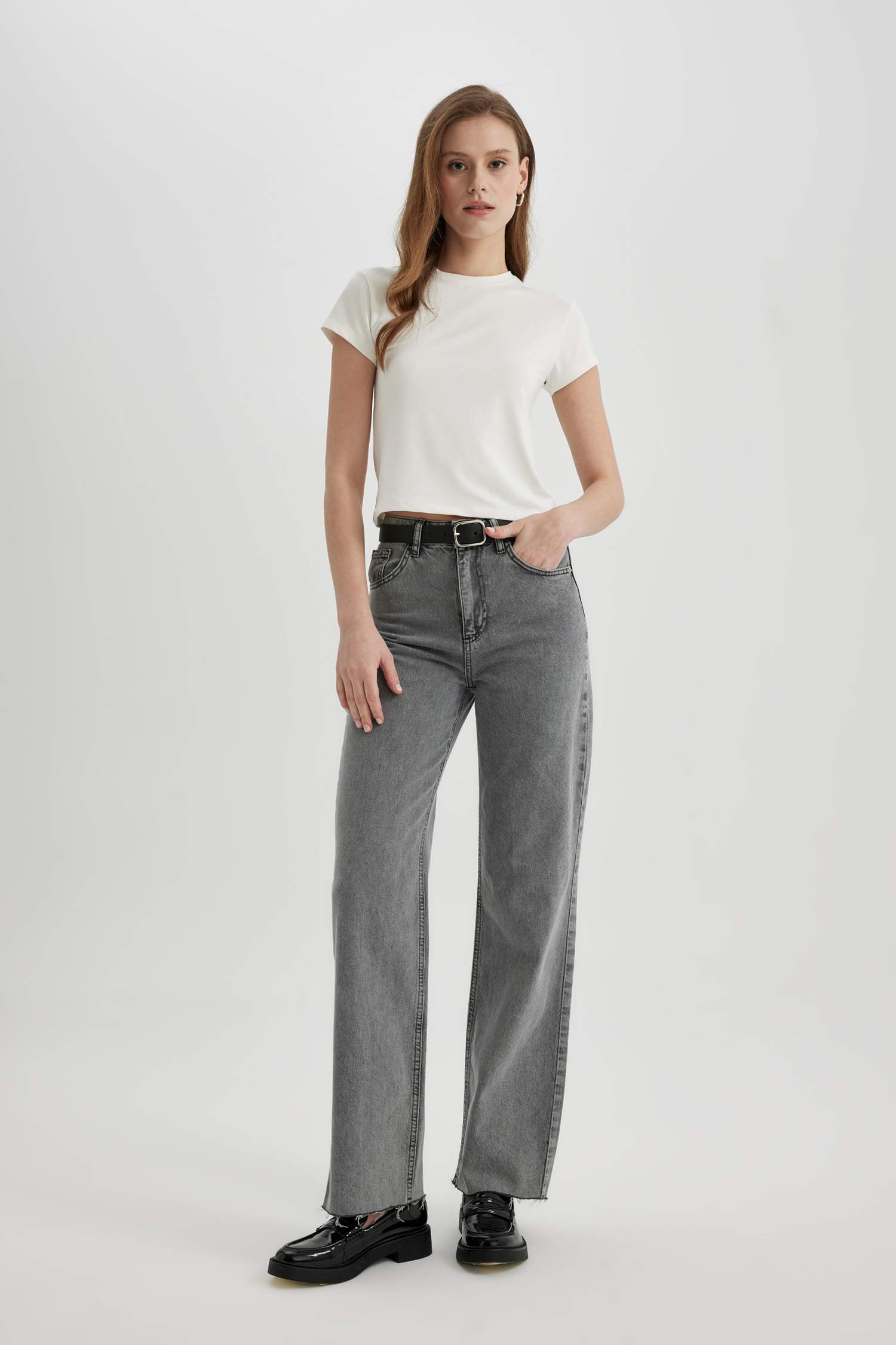 Slim Fit Dar Kesim Bisiklet Yaka Kısa Kollu Tişört