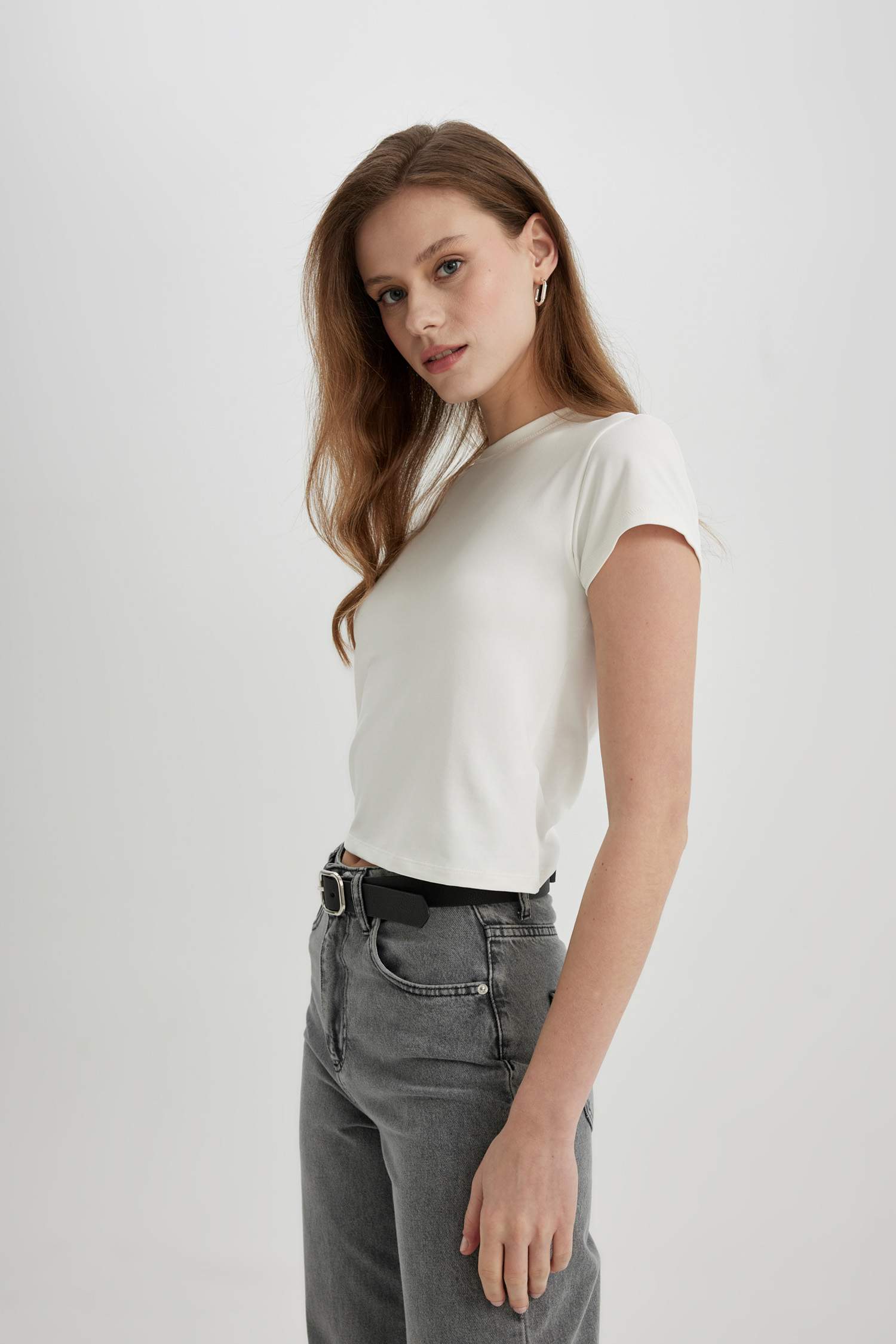 Slim Fit Dar Kesim Bisiklet Yaka Kısa Kollu Tişört